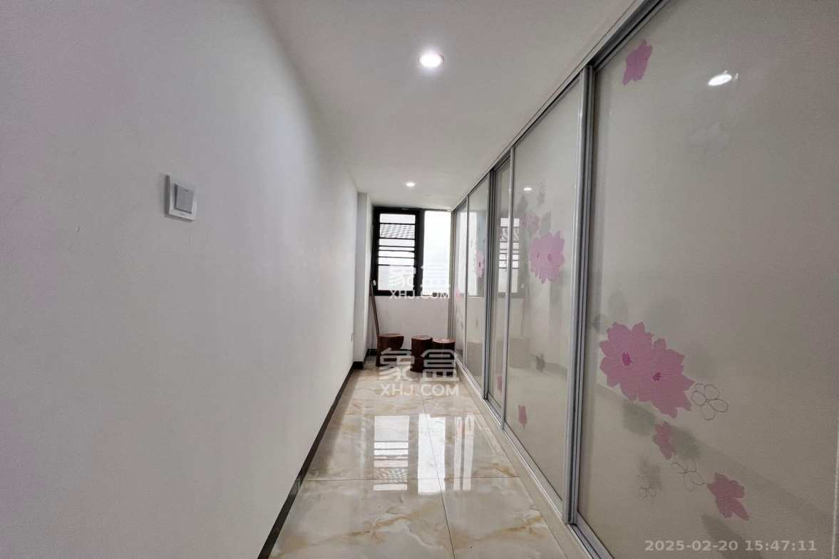 月畔湾 1室2厅1卫 2800.0元/月 月畔湾 1室2厅1卫 2800.0元/月室内图