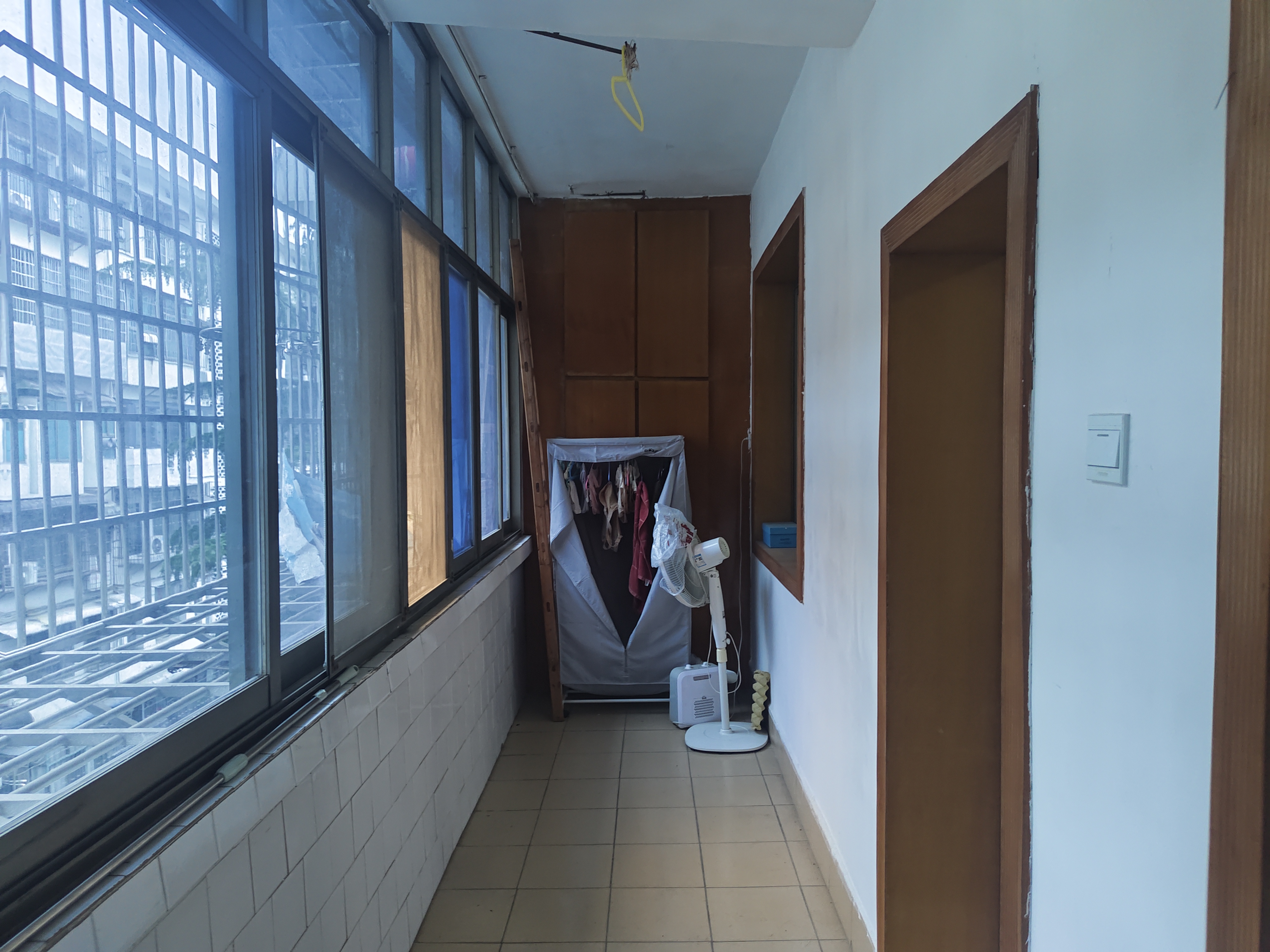 三中(校内)家属院 3室2厅1卫 89.8万 三中(校内)家属院 3室2厅1卫 89.8万客厅