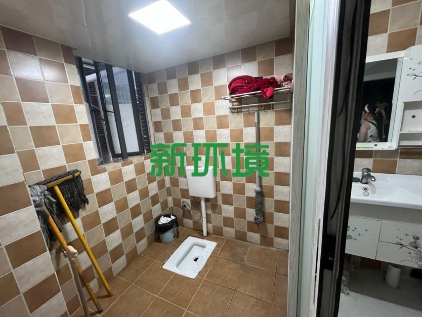 南门口安置小区一期  3室2厅2卫   88.00万客厅