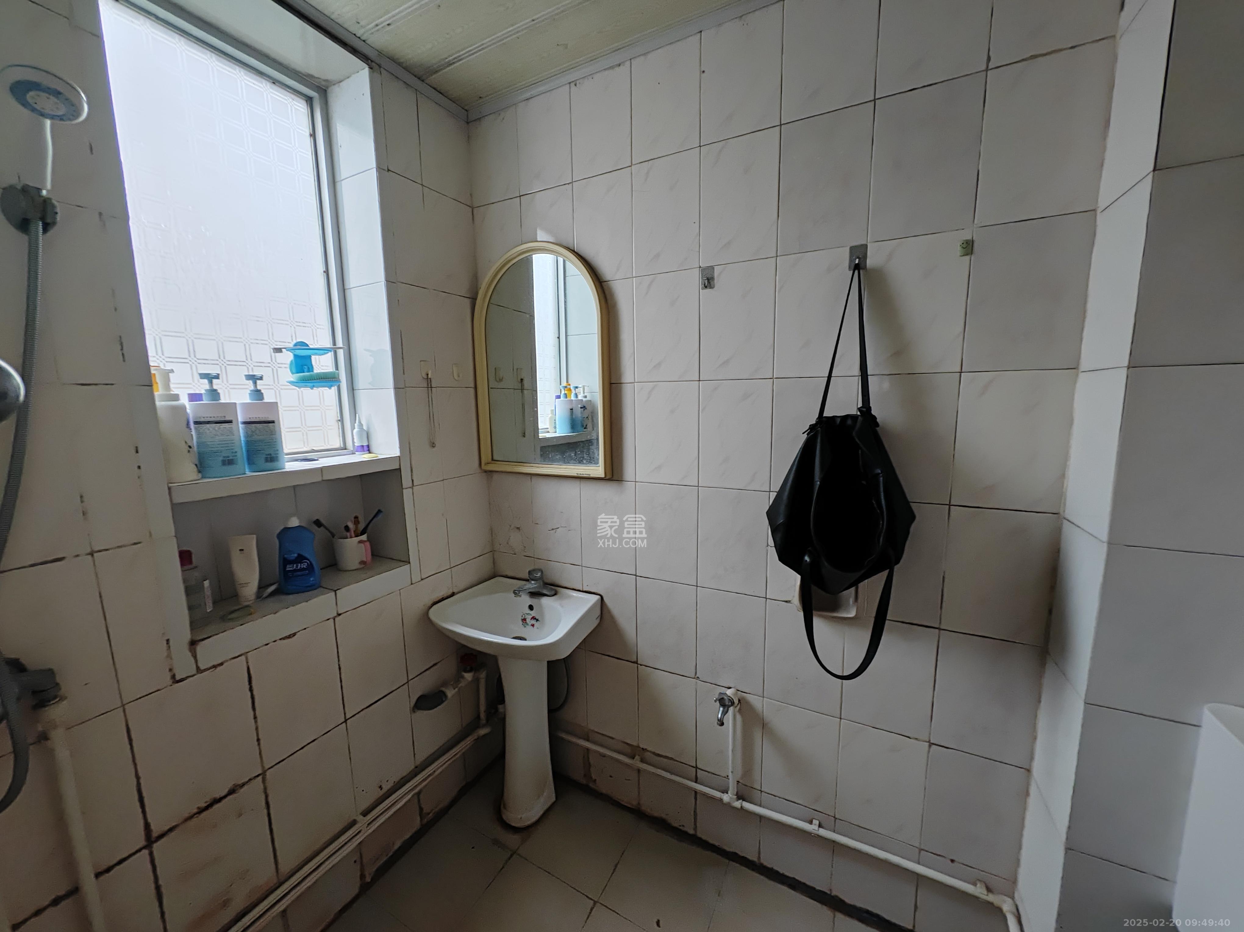 仰天湖4村 1室1厅1卫 1500.0元/月 仰天湖4村 1室1厅1卫 1500.0元/月室内图