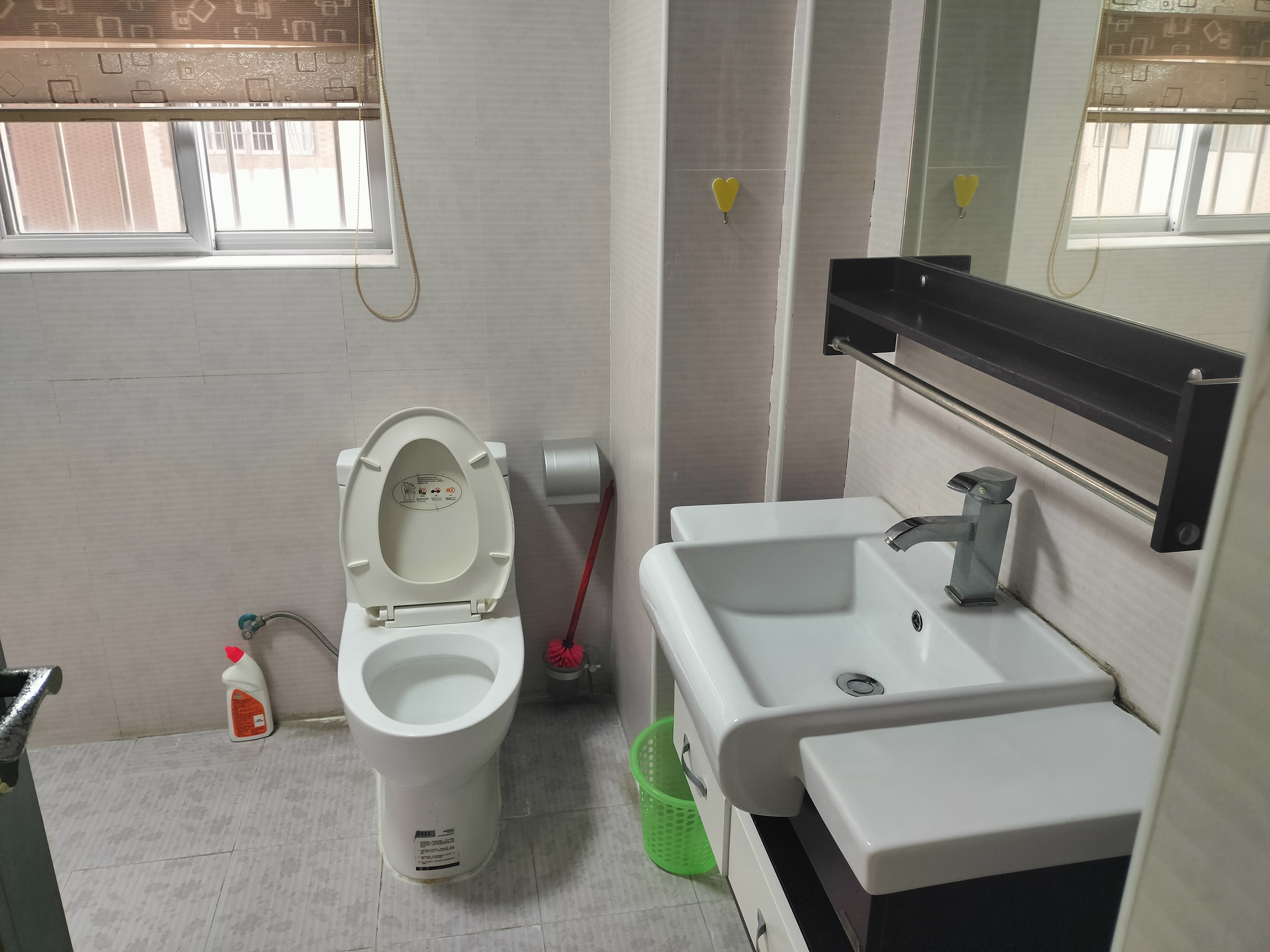 学苑公寓 3室2厅2卫 2600.0元/月 学苑公寓 3室2厅2卫 2600.0元/月室内图