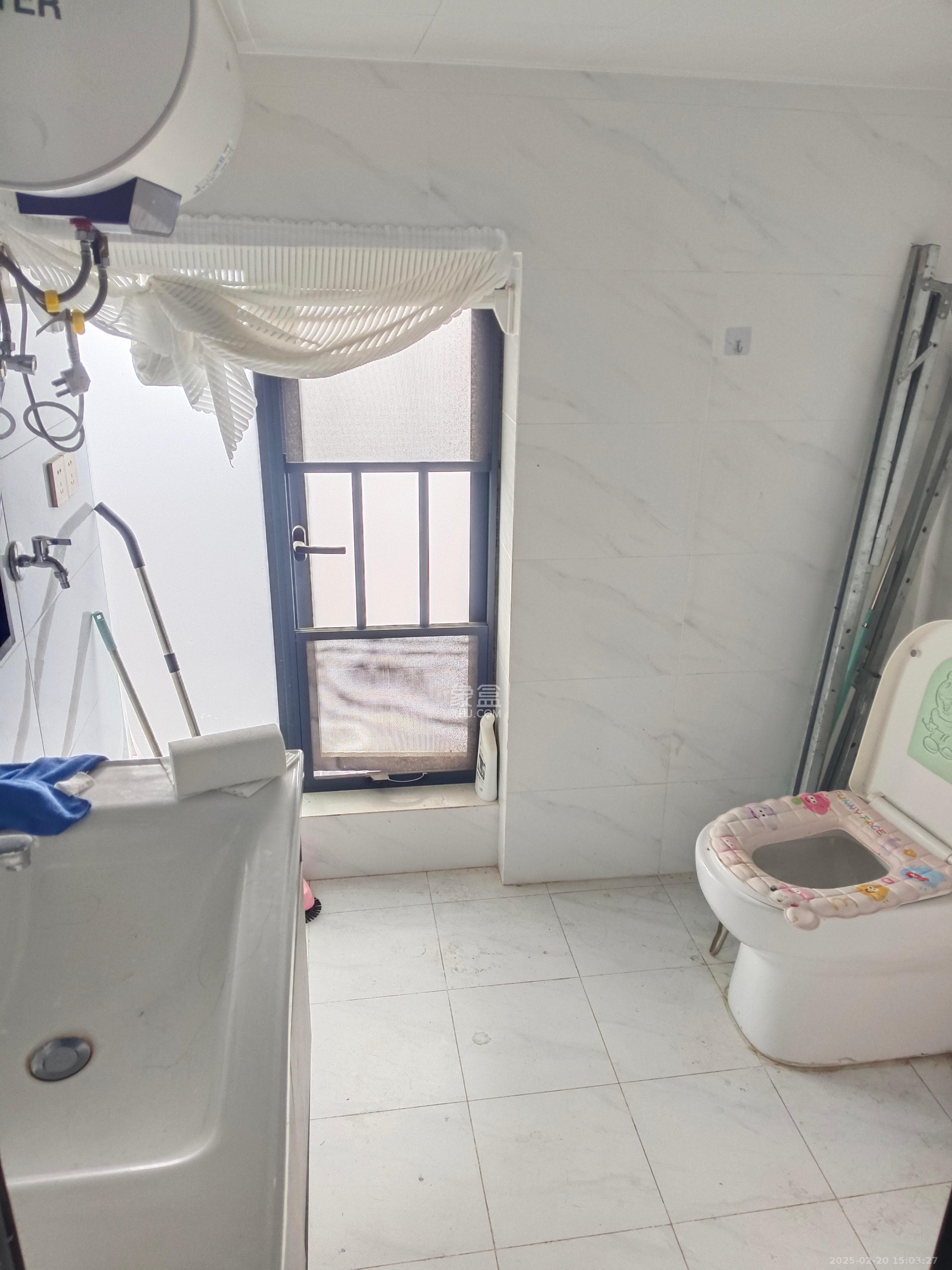 梅溪湖家居建材城  3室1厅1卫    2300.0元/月 梅溪湖家居建材城  3室1厅1卫    2300.0元/月室内图