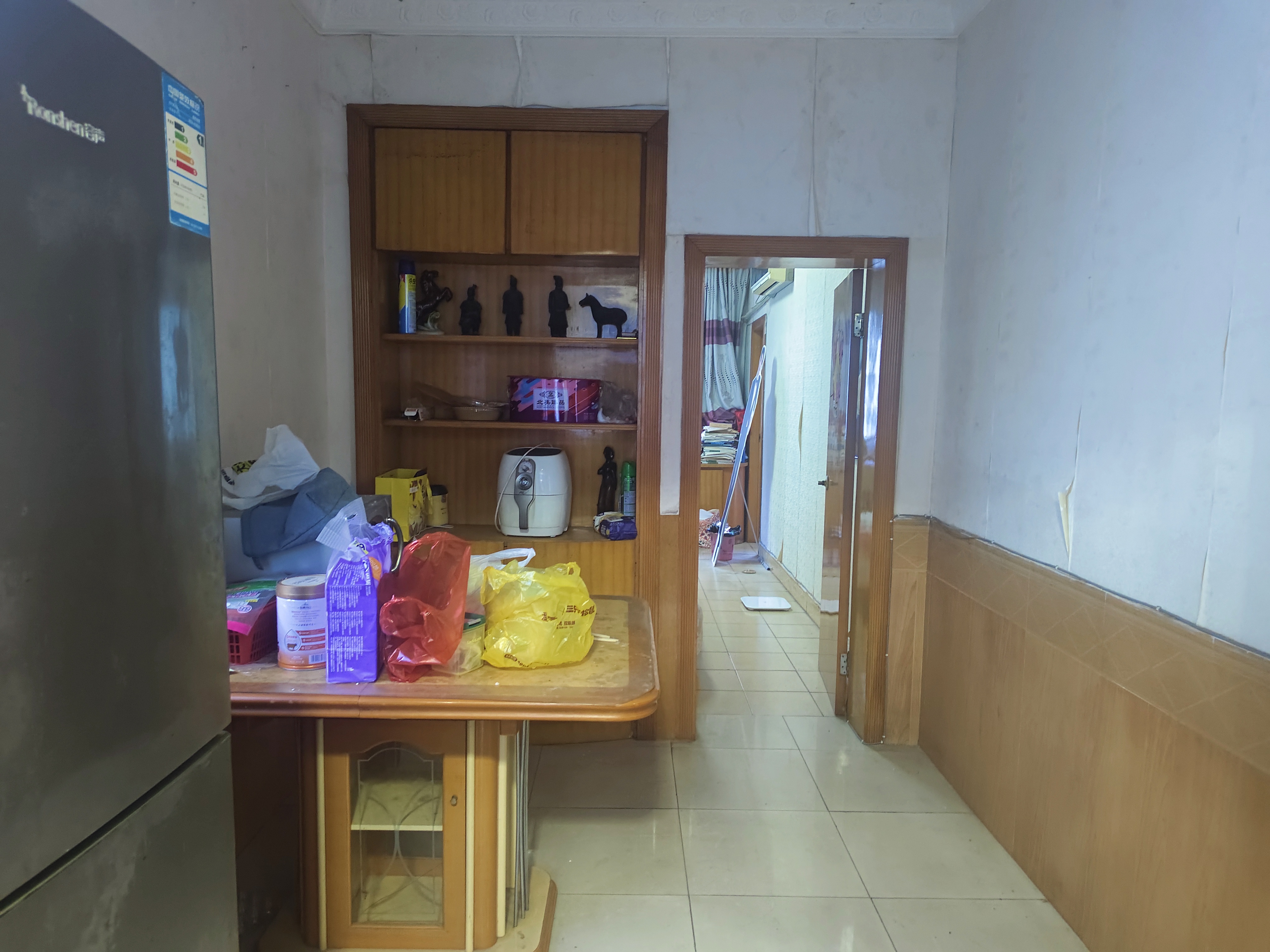 三中(校内)家属院 3室2厅1卫 86.8万 三中(校内)家属院 3室2厅1卫 86.8万客厅