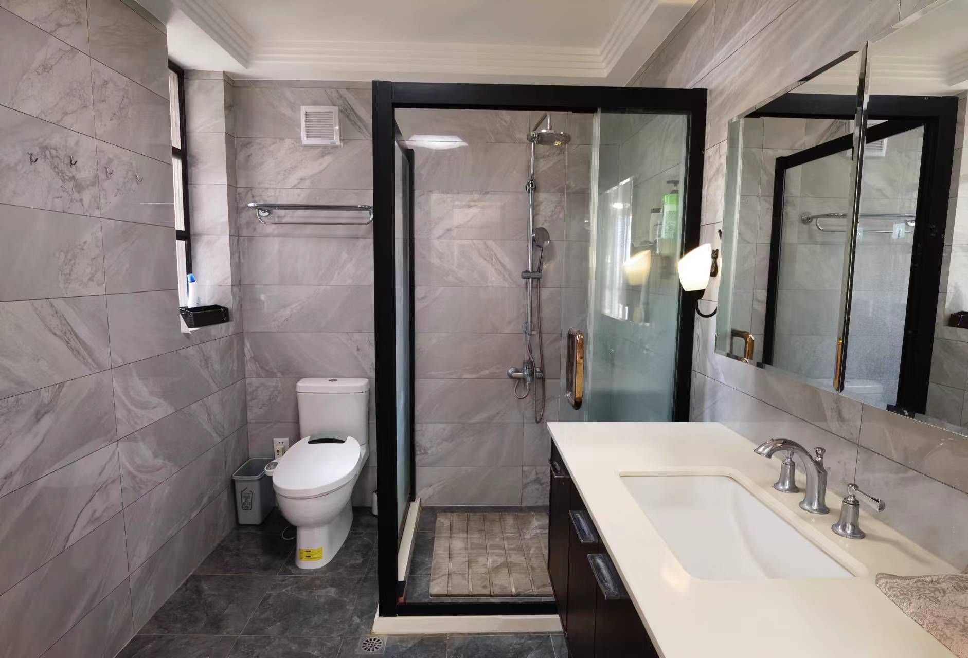 海岸壹号 3室2厅2卫 340.0万 海岸壹号 3室2厅2卫 340.0万客厅