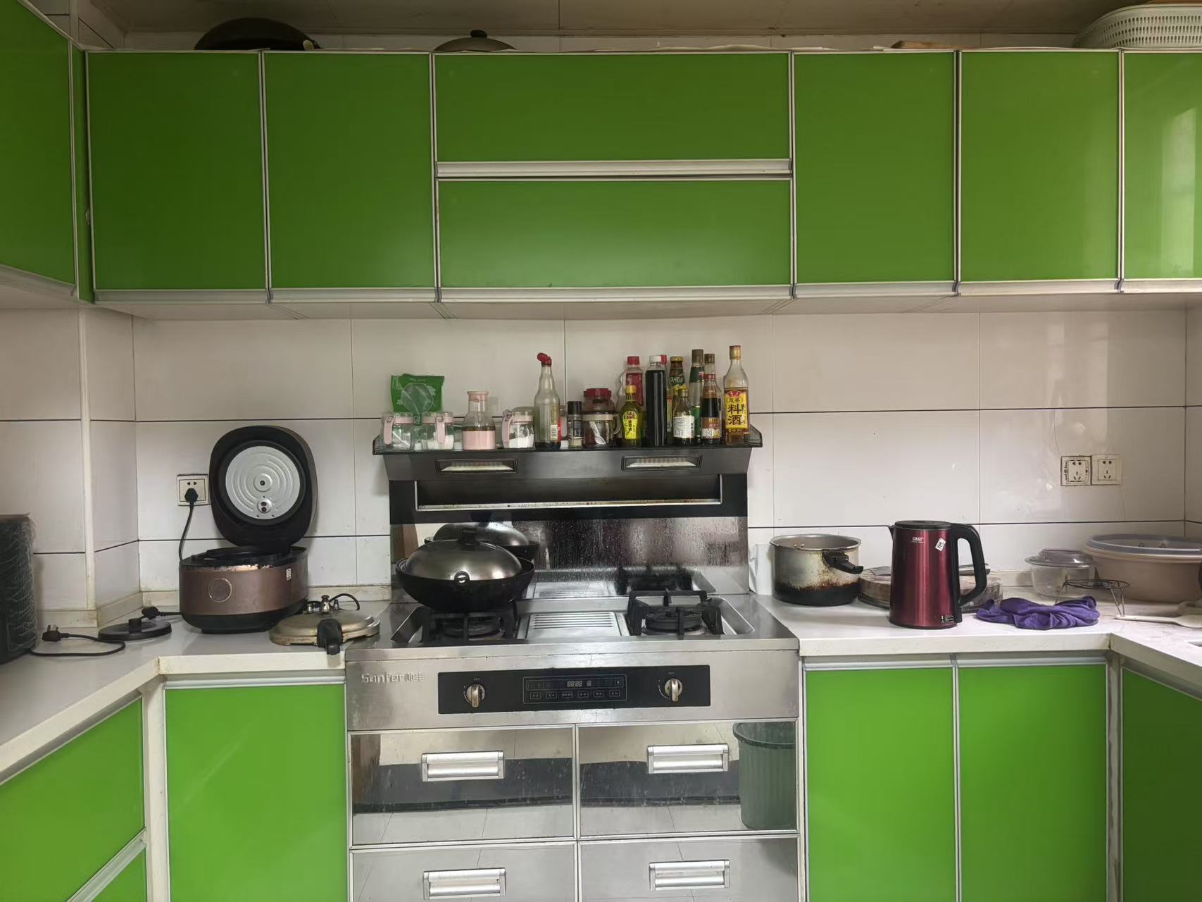 精锐华府(精锐华庭) 3室2厅2卫 1380.0元/月 精锐华府(精锐华庭) 3室2厅2卫 1380.0元/月室内图