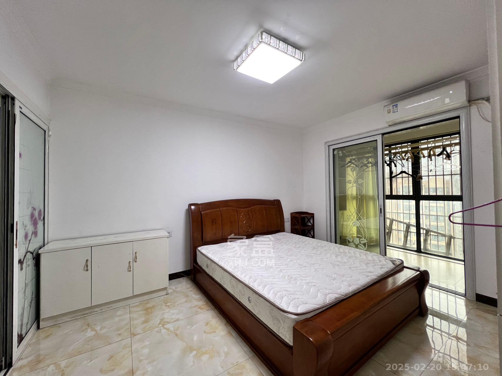 月畔湾 1室2厅1卫 2800.0元/月 月畔湾 1室2厅1卫 2800.0元/月室内图