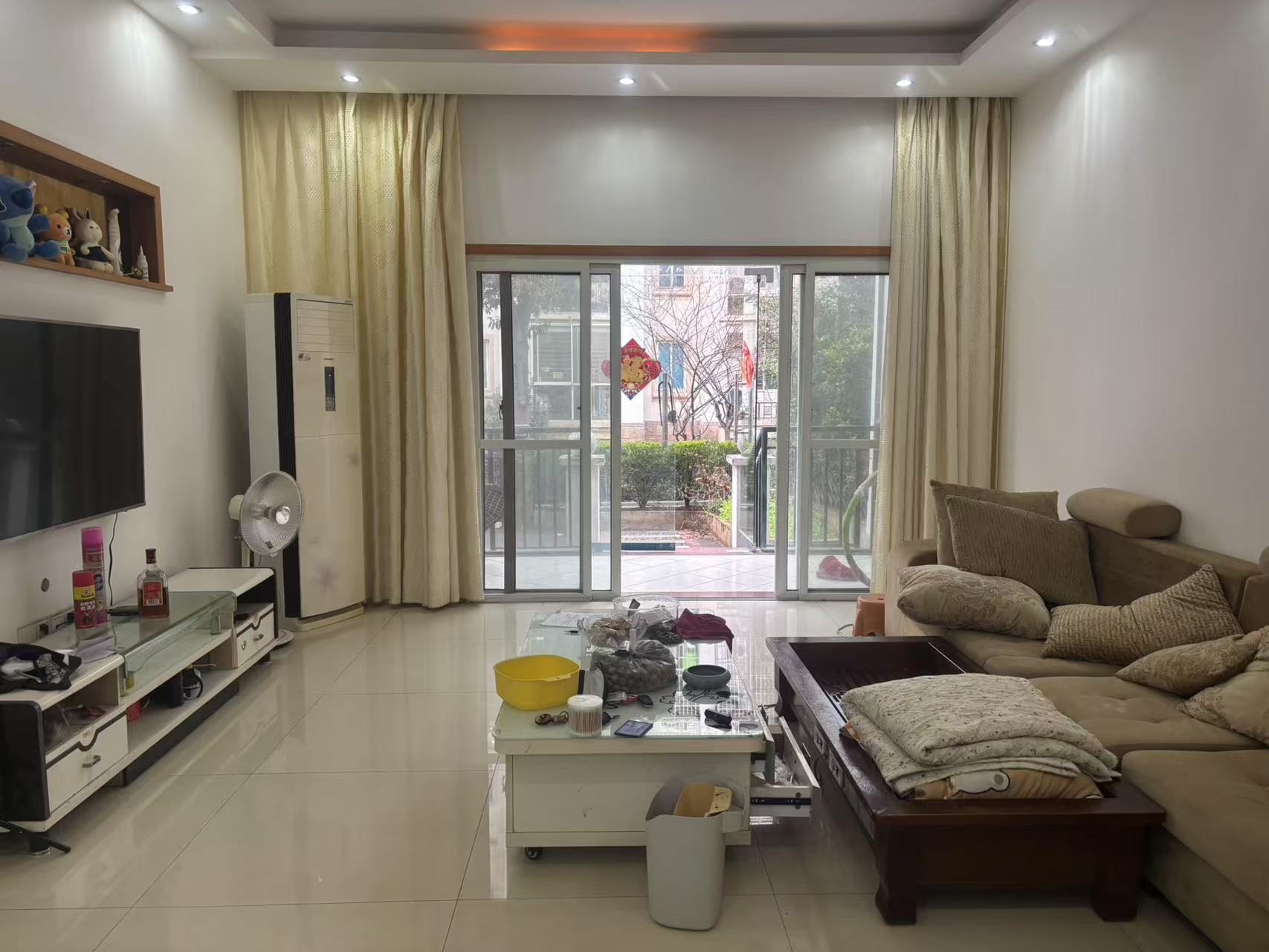 精锐华府(精锐华庭) 3室2厅2卫 1380.0元/月 精锐华府(精锐华庭) 3室2厅2卫 1380.0元/月室内图