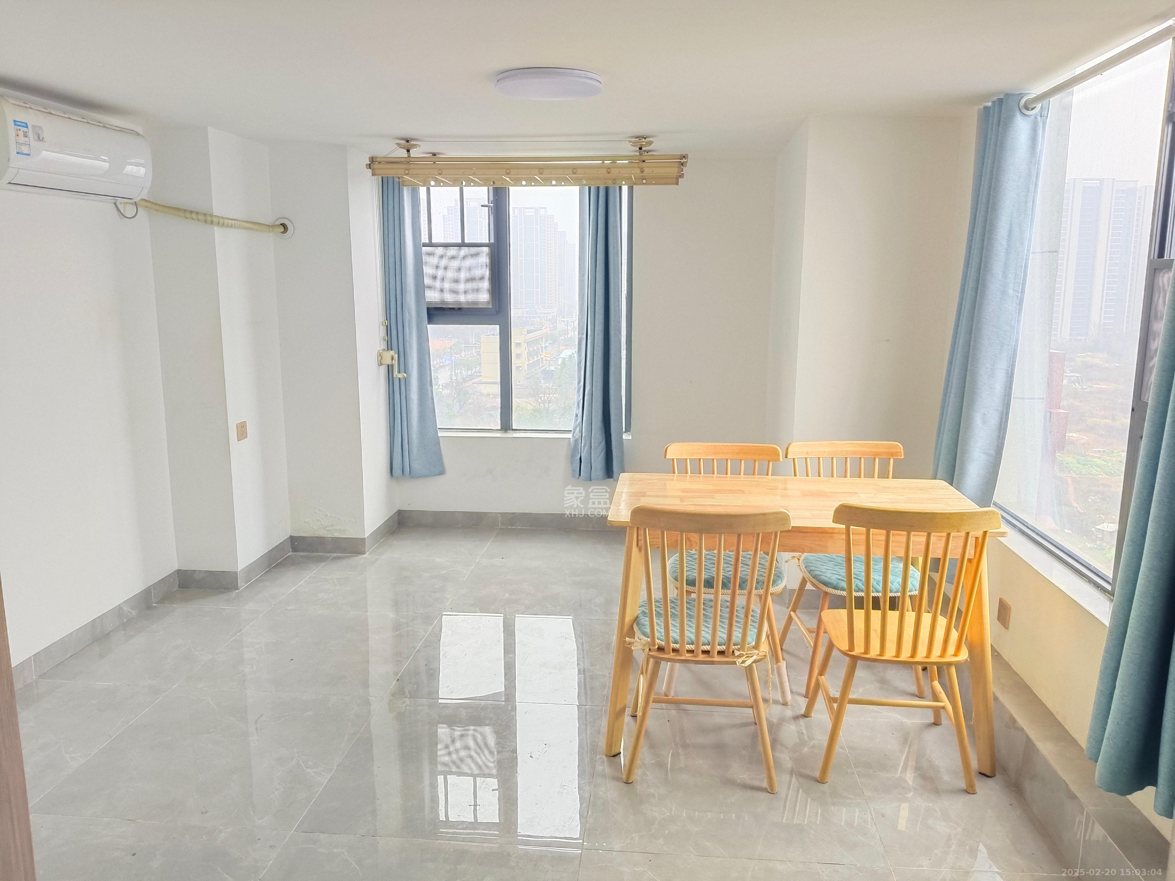 梅溪湖家居建材城  3室1厅1卫    2300.0元/月 梅溪湖家居建材城  3室1厅1卫    2300.0元/月室内图