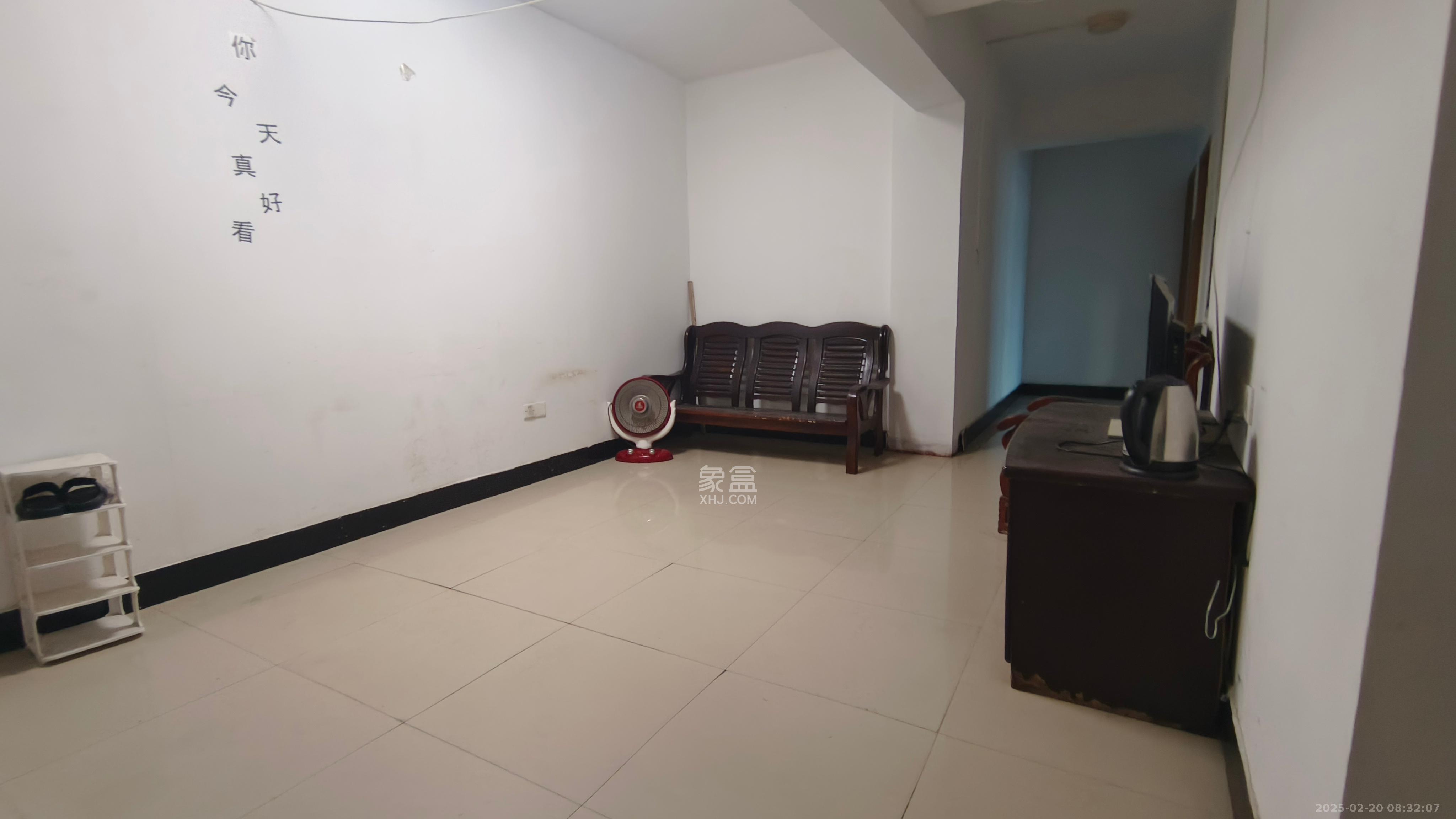 化油器厂宿舍 3室1厅1卫 1900.0元/月 化油器厂宿舍 3室1厅1卫 1900.0元/月室内图