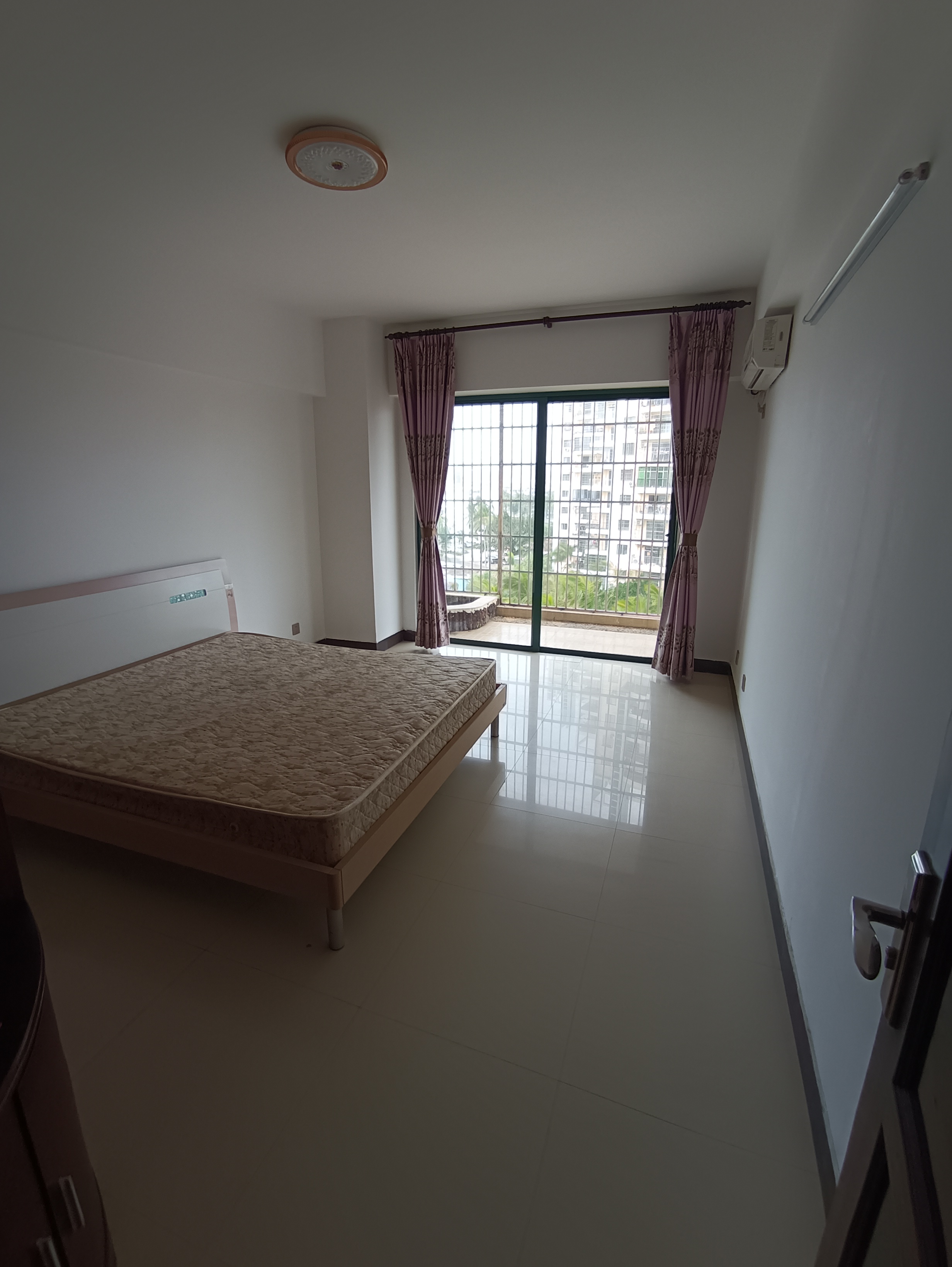 南希科技苑  3室2厅2卫    180.0万 南希科技苑  3室2厅2卫    180.0万卧室