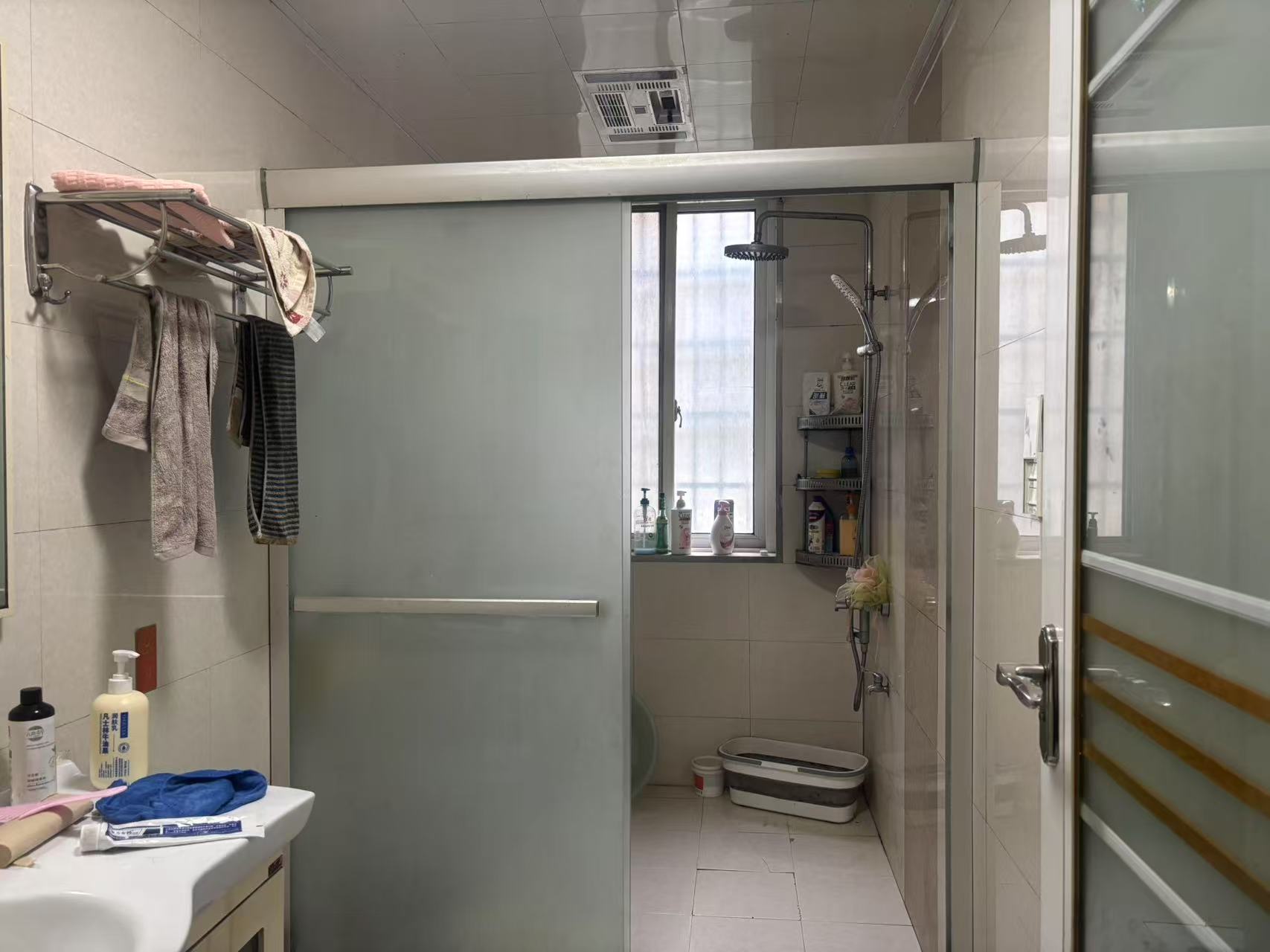 精锐华府(精锐华庭) 3室2厅2卫 1380.0元/月 精锐华府(精锐华庭) 3室2厅2卫 1380.0元/月室内图