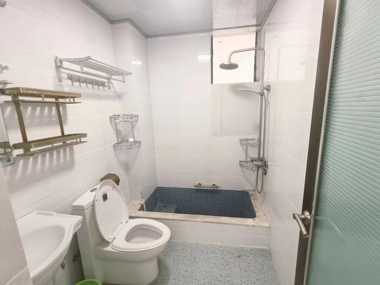 钻石水岸 1室1厅1卫 130.0万 钻石水岸 1室1厅1卫 130.0万卫生间