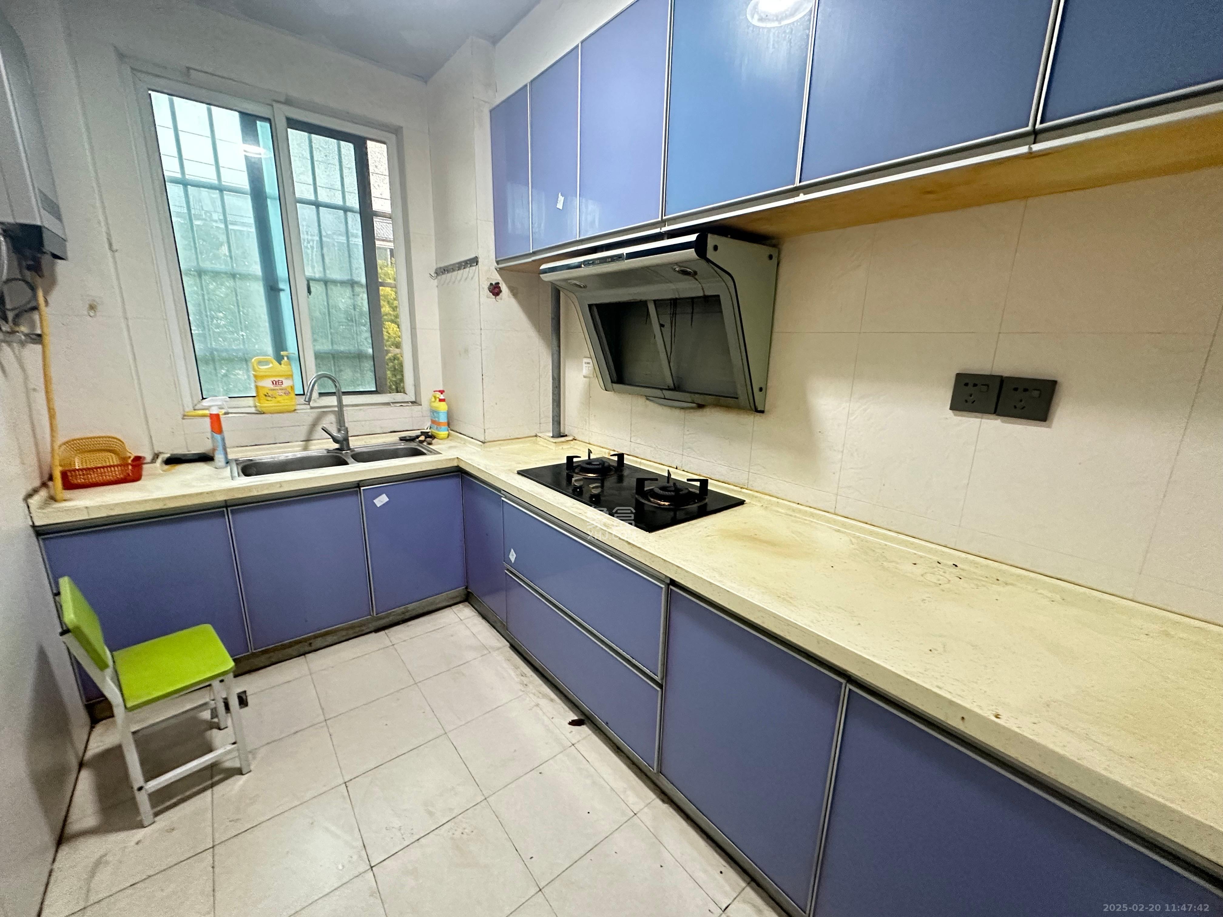 鄱阳小区  1室0厅0卫    1600.0元/月 鄱阳小区  1室0厅0卫    1600.0元/月室内图