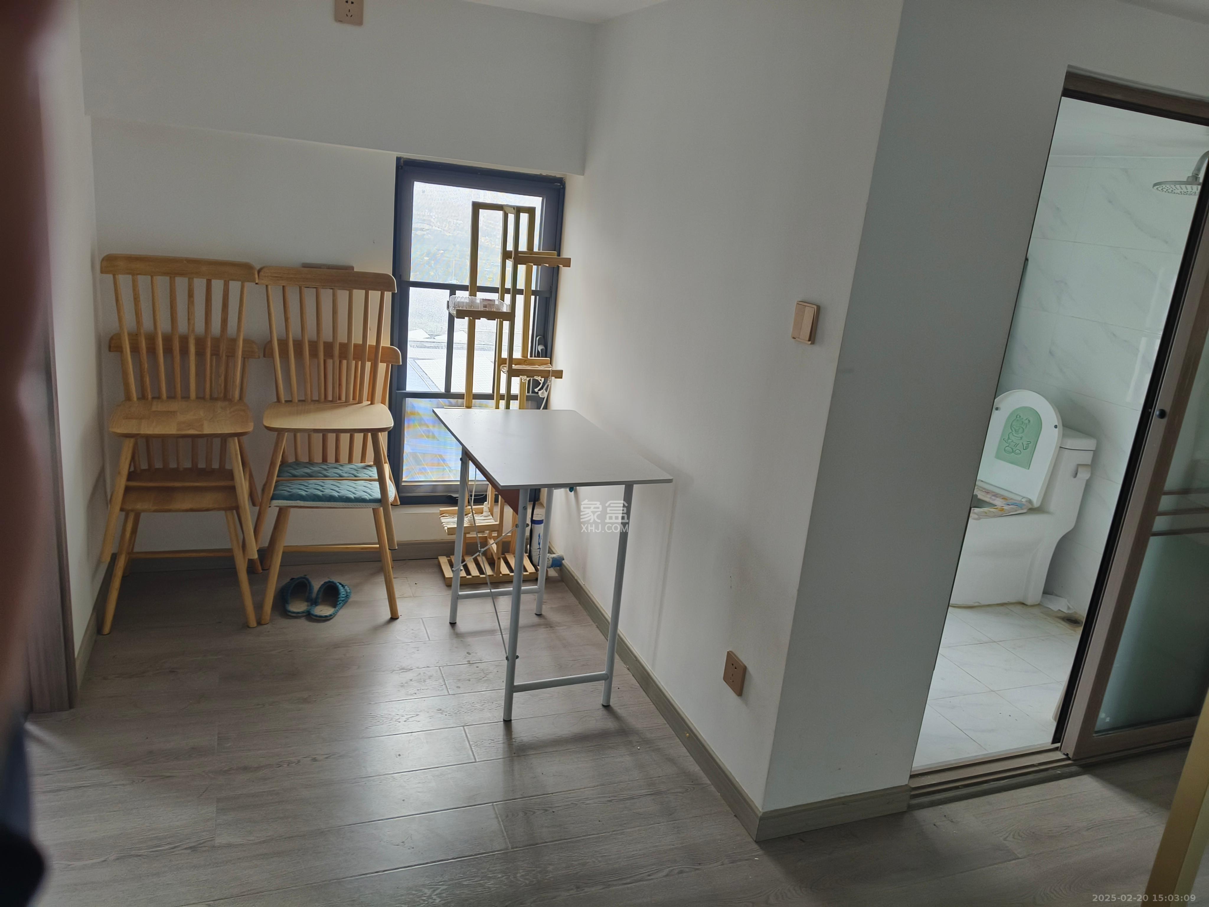 梅溪湖家居建材城  3室1厅1卫    2300.0元/月 梅溪湖家居建材城  3室1厅1卫    2300.0元/月室内图