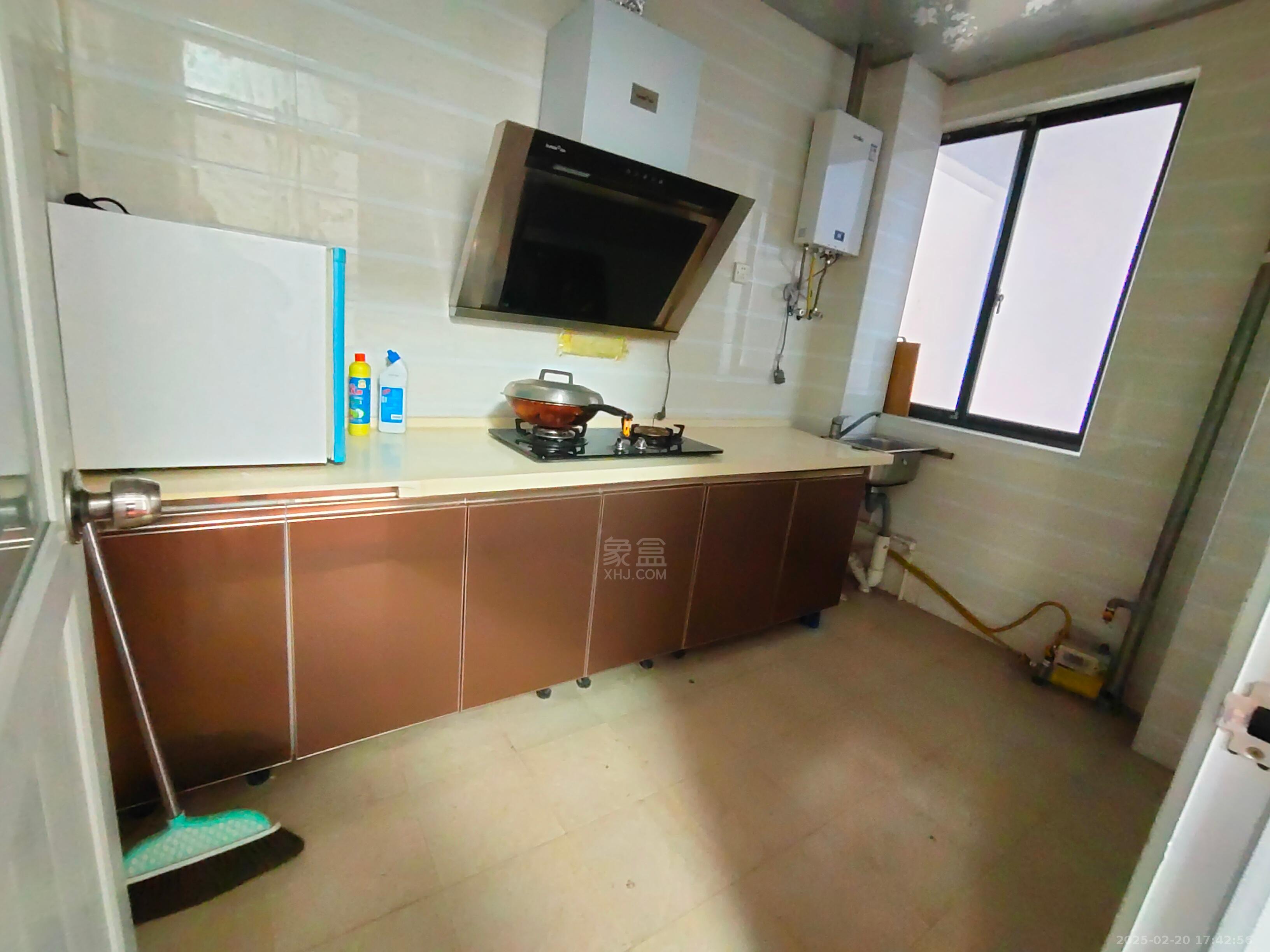 阳光新城  4室2厅2卫    1800.0元/月 阳光新城  4室2厅2卫    1800.0元/月室内图