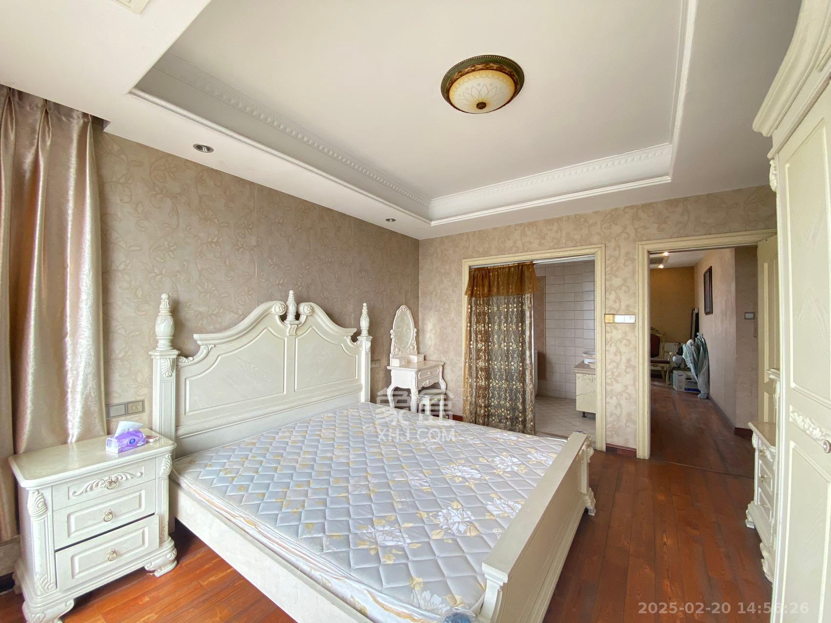 藏珑湖上国际花园 4室2厅2卫 6000.0元/月 藏珑湖上国际花园 4室2厅2卫 6000.0元/月室内图