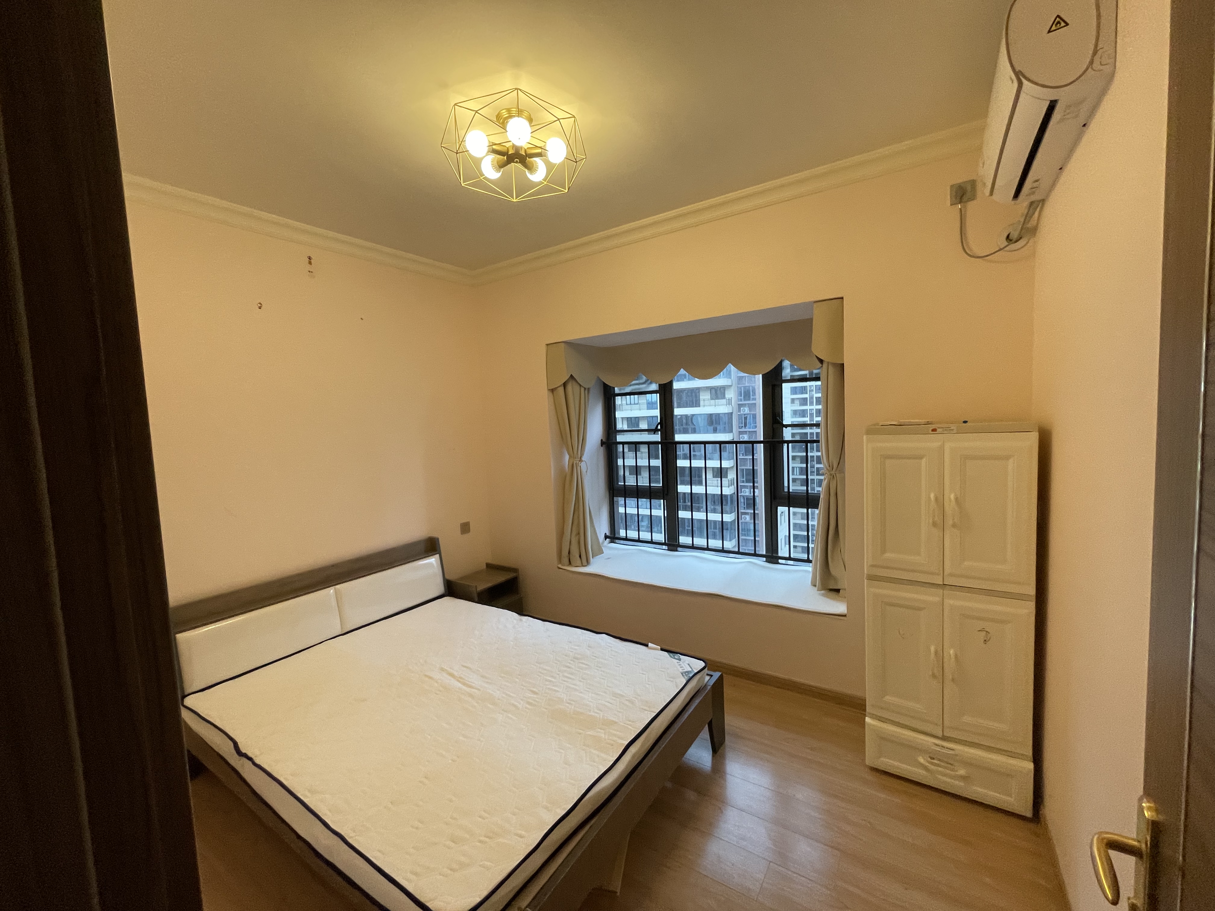 碧桂园梓山府 4室2厅2卫 2400.0元/月 碧桂园梓山府 4室2厅2卫 2400.0元/月室内图