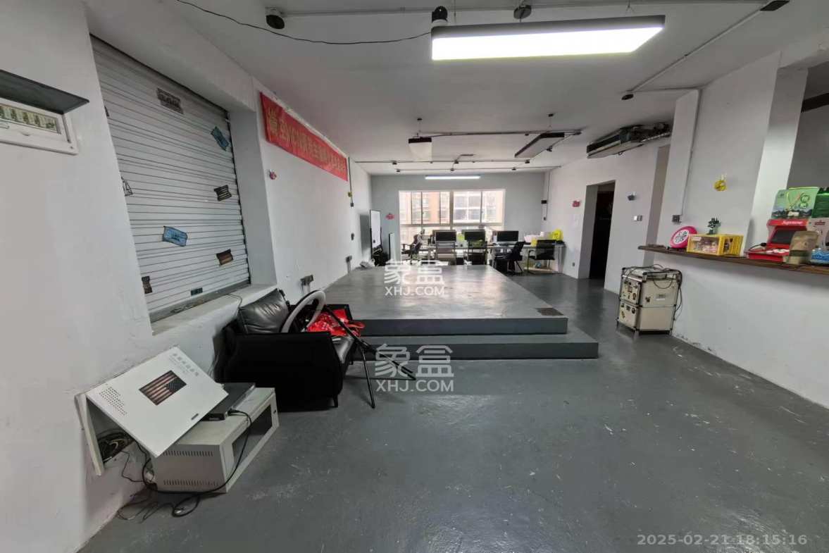 天一康园(湖南电力科技园) 5室2厅2卫 4200.0元/月 天一康园(湖南电力科技园) 5室2厅2卫 4200.0元/月室内图