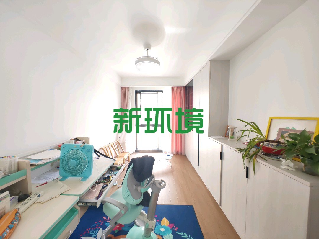 山水印象澜庭  4室2厅2卫   150.00万客厅