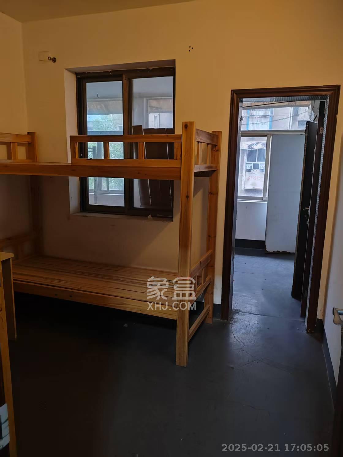 消防大厦宿舍楼 4室1厅1卫 3000.0元/月 消防大厦宿舍楼 4室1厅1卫 3000.0元/月室内图