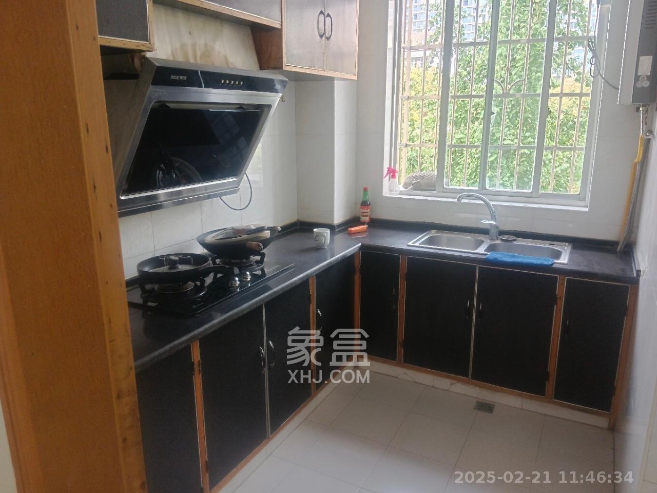 东湖小区安置房  3室2厅1卫   2300.00元/月室内图