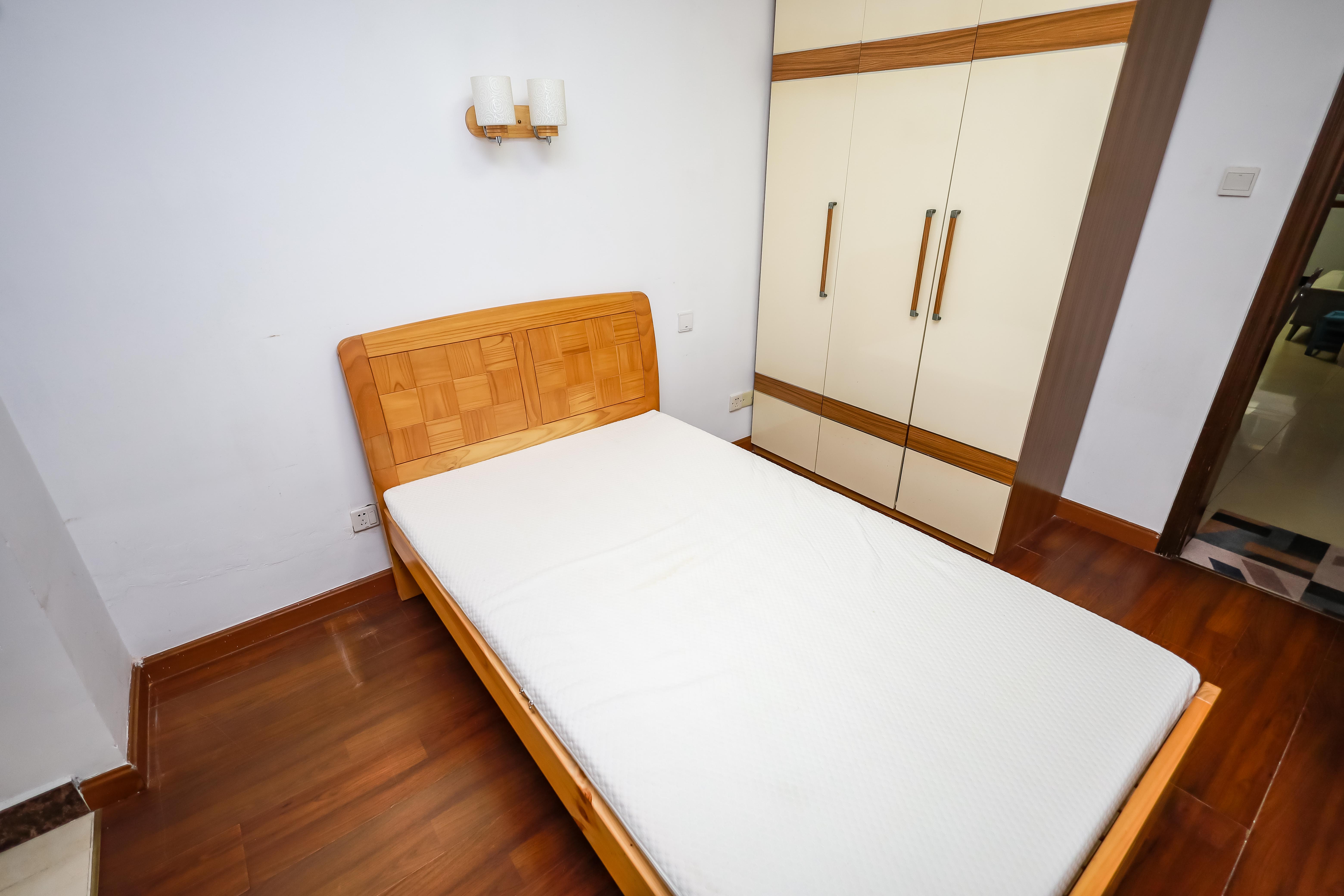 咸嘉新村嘉兴苑  2室2厅1卫   68.00万卧室