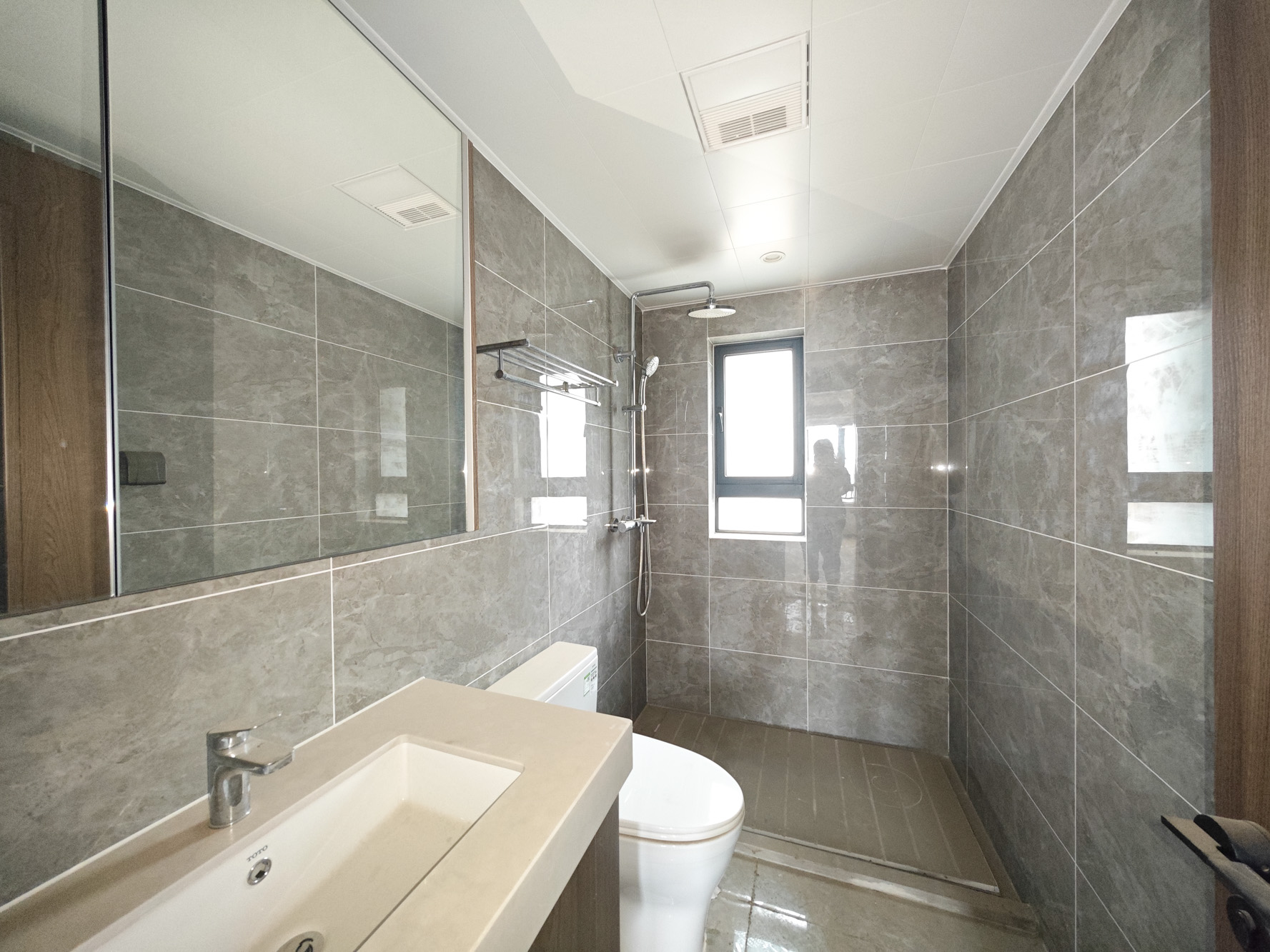 万科魅力之城  4室2厅2卫    139.8万 万科魅力之城  4室2厅2卫    139.8万卫生间