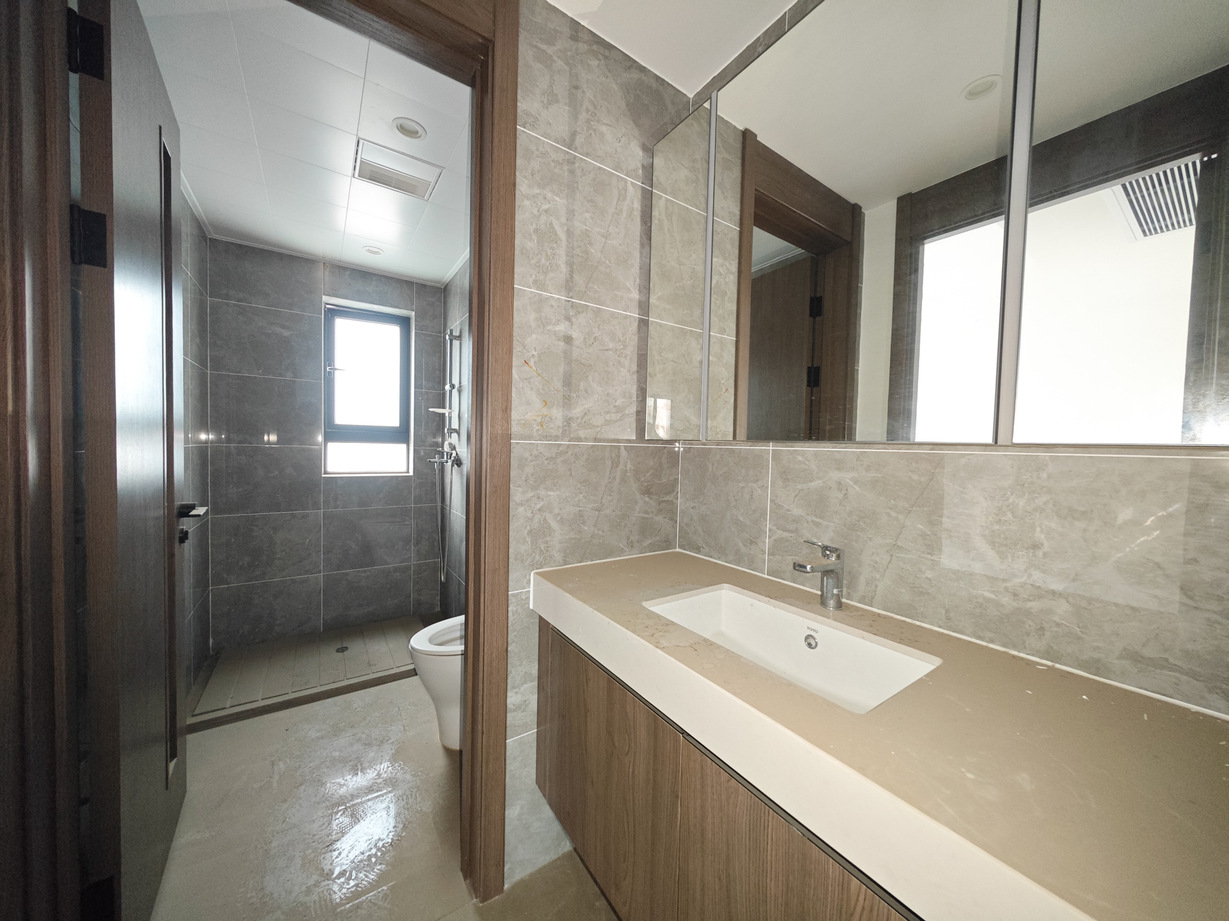 万科魅力之城  4室2厅2卫    139.8万 万科魅力之城  4室2厅2卫    139.8万卫生间