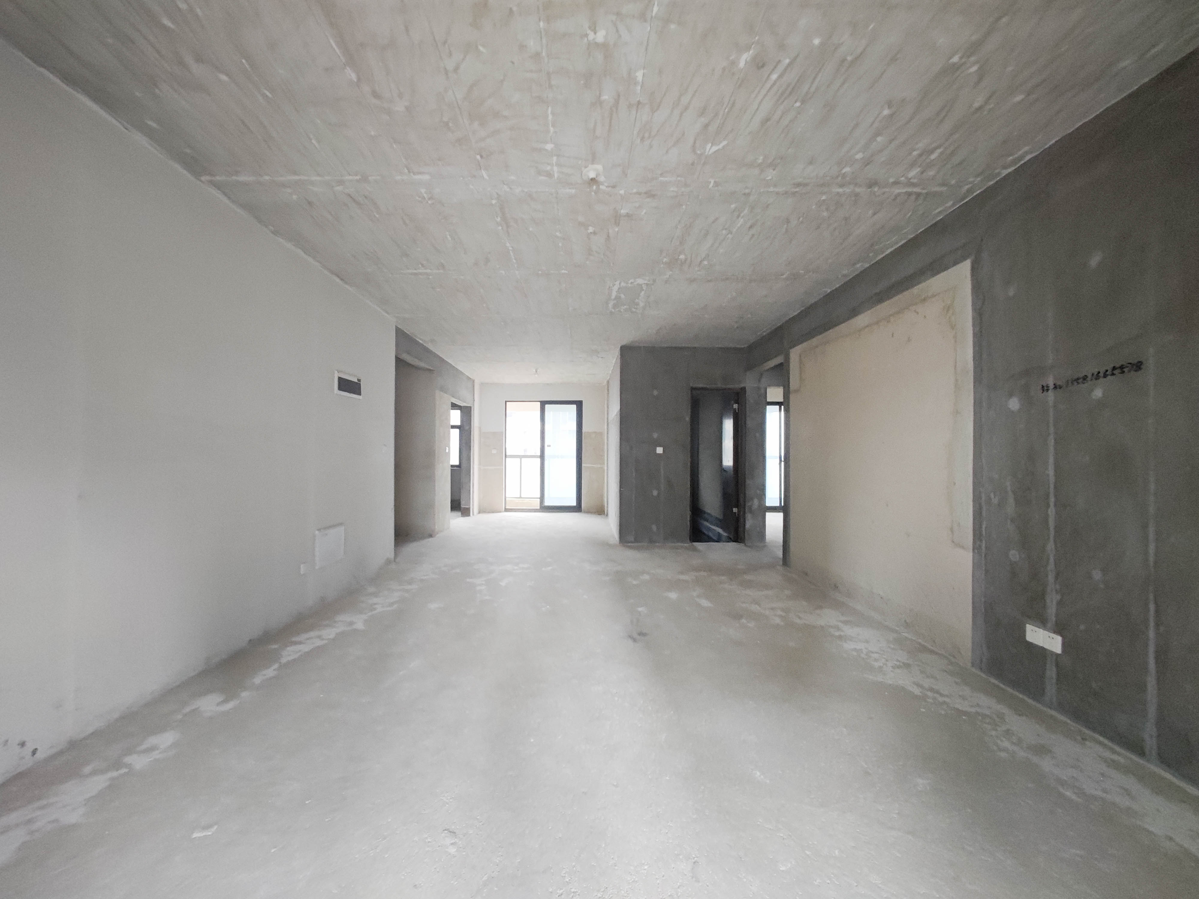 长房东旭国际 4室2厅2卫 206.0万 长房东旭国际 4室2厅2卫 206.0万客厅