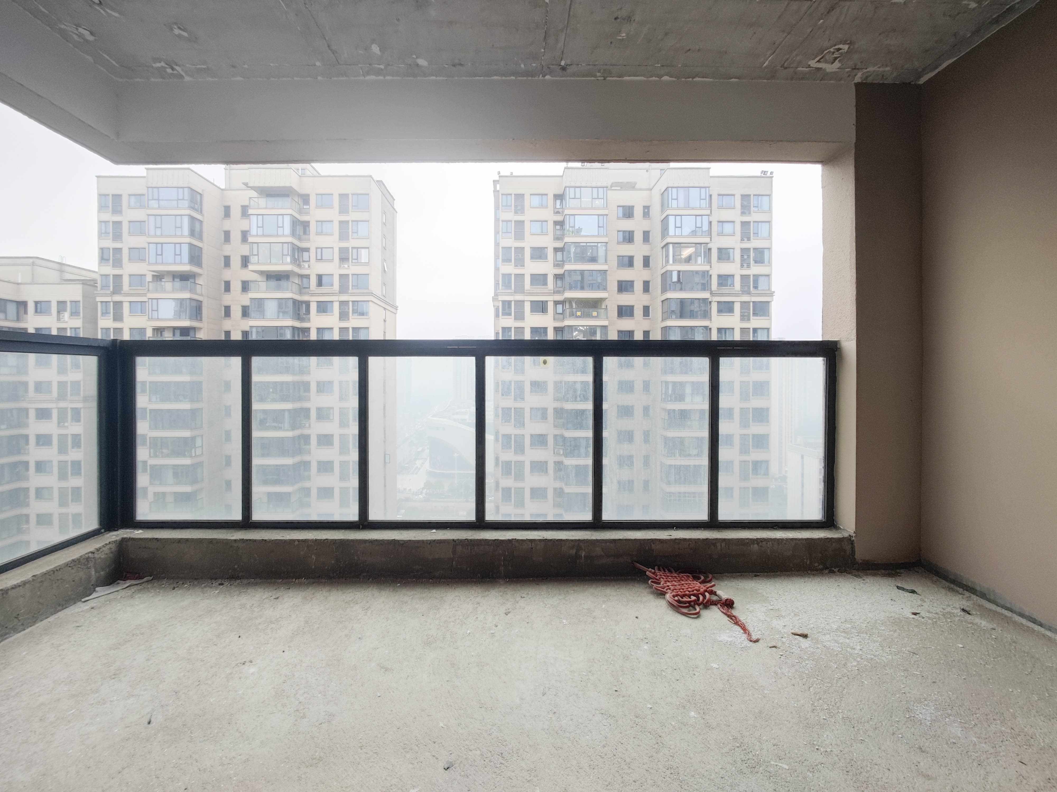 长房东旭国际 4室2厅2卫 206.0万 长房东旭国际 4室2厅2卫 206.0万阳台