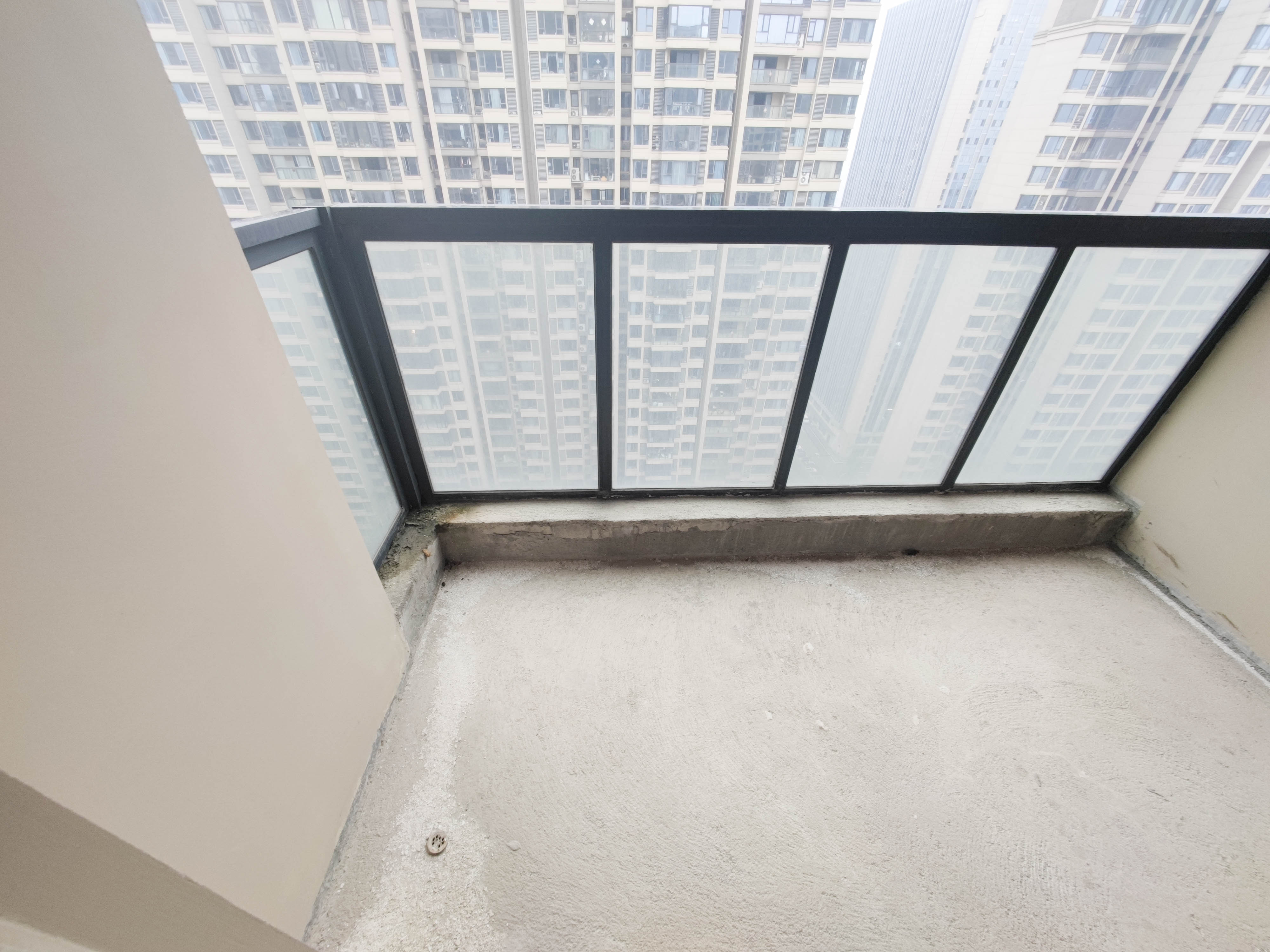 长房东旭国际 4室2厅2卫 206.0万 长房东旭国际 4室2厅2卫 206.0万阳台