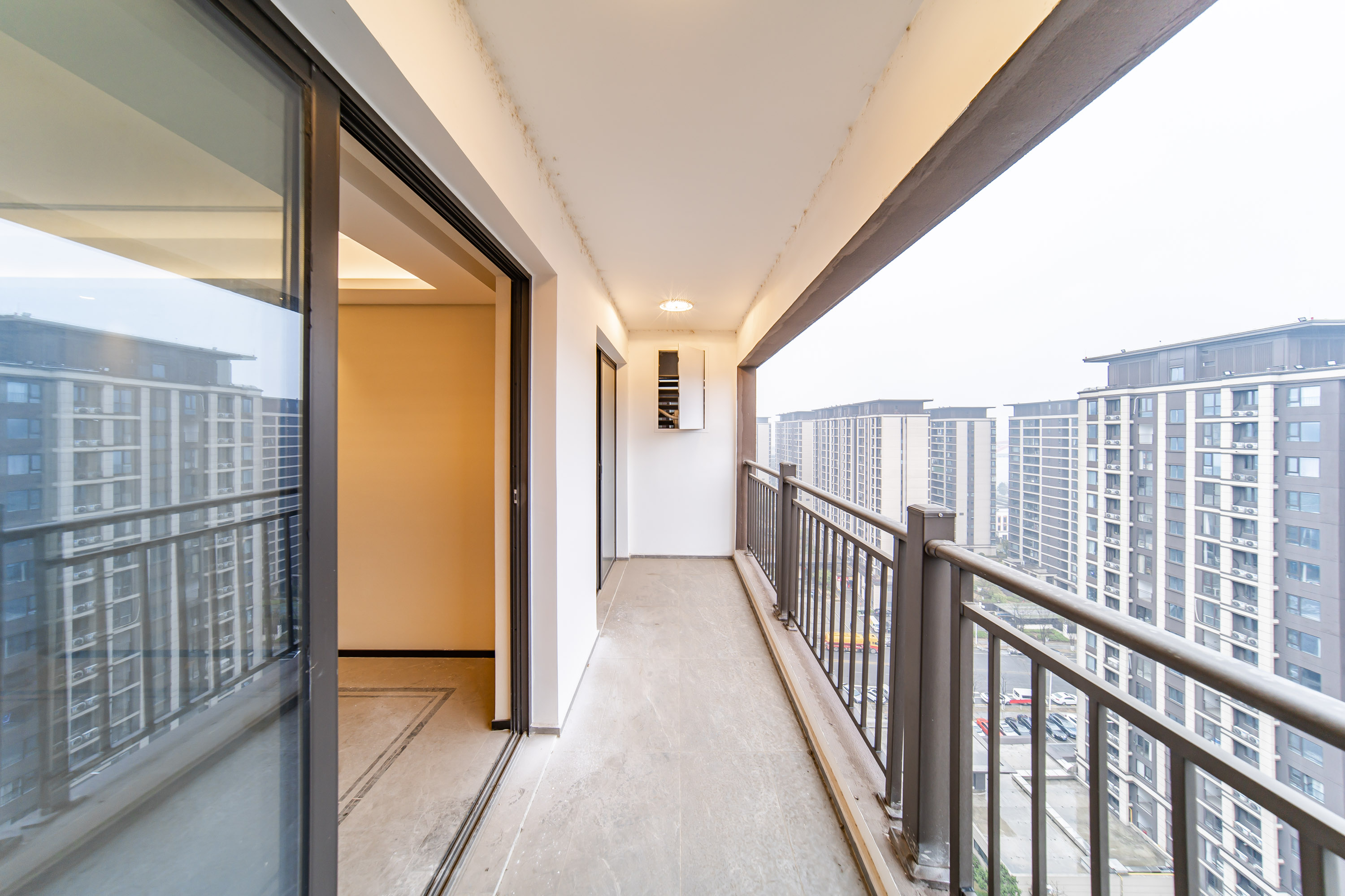 建发电建江山悦  4室2厅2卫   168.00万阳台
