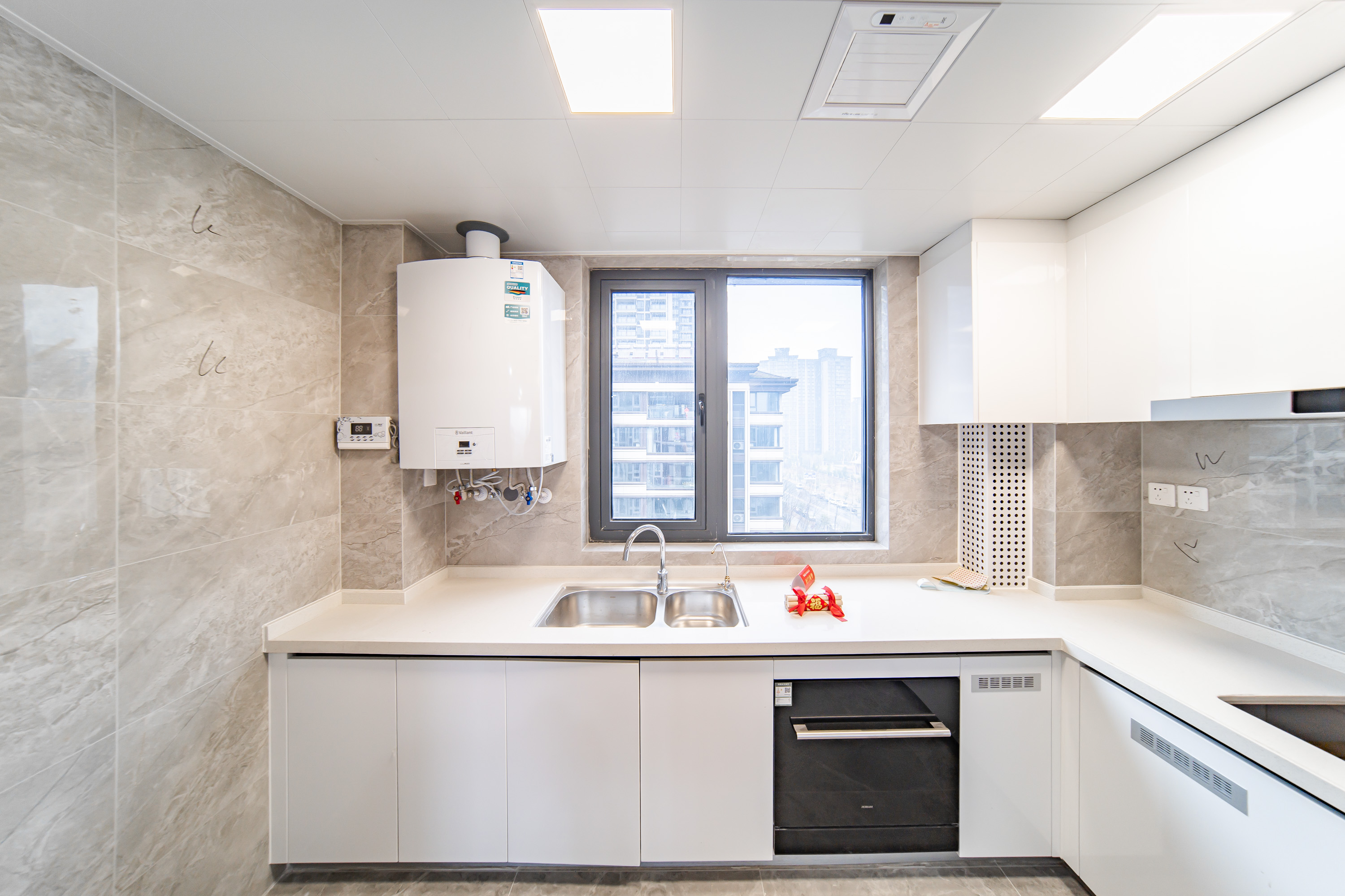 保利天汇 5室2厅3卫 336.0万 保利天汇 5室2厅3卫 336.0万厨房