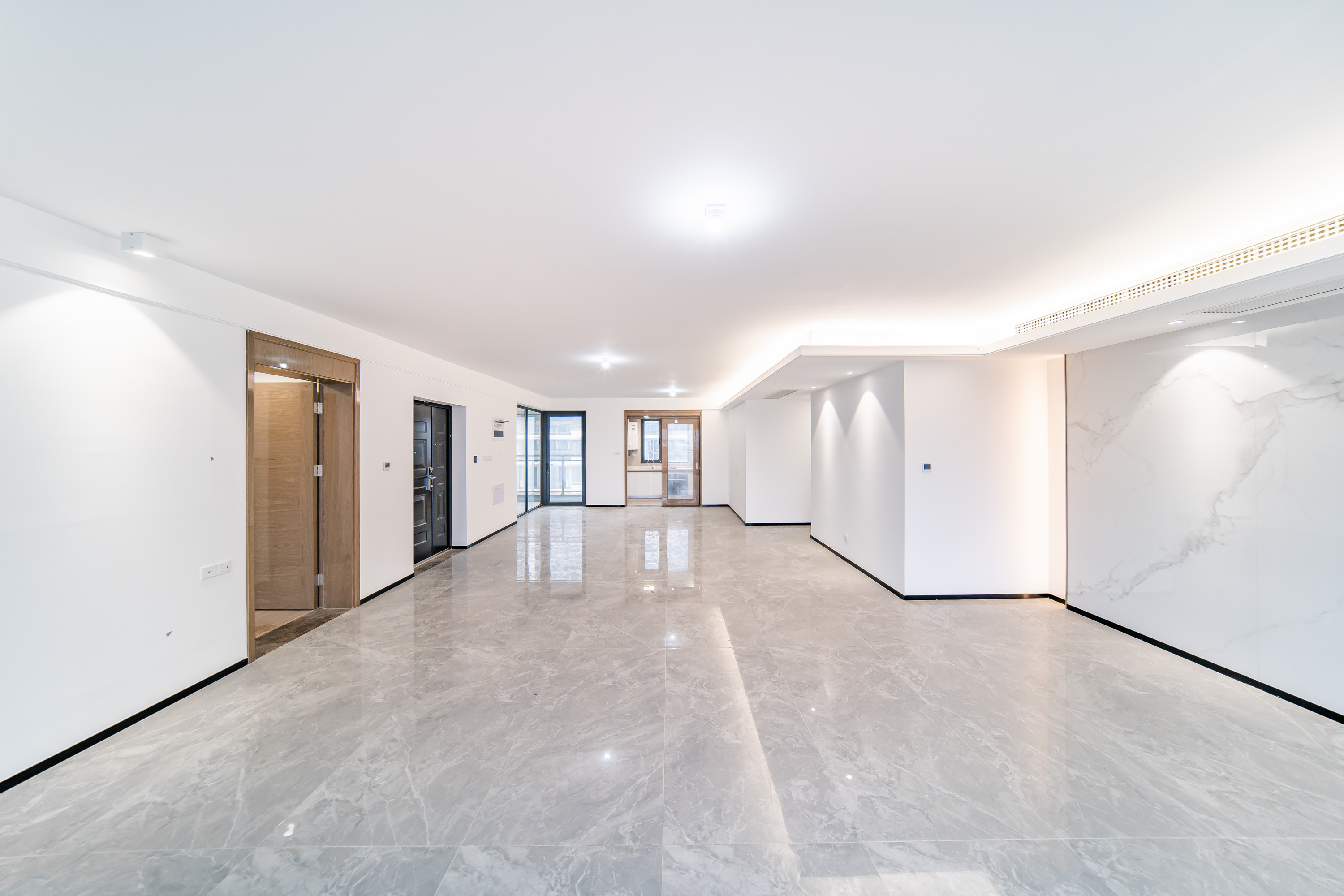 保利天汇 5室2厅3卫 336.0万 保利天汇 5室2厅3卫 336.0万客厅