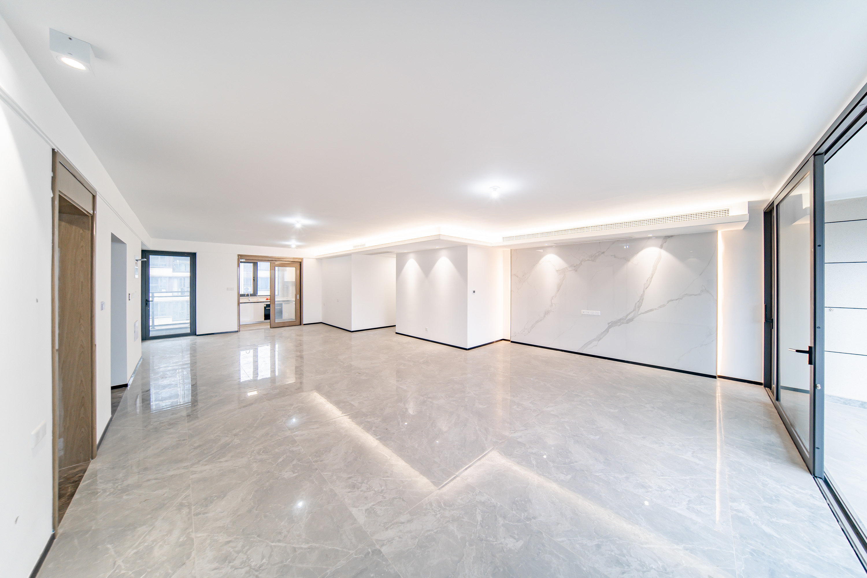 保利天汇 5室2厅3卫 336.0万 保利天汇 5室2厅3卫 336.0万客厅