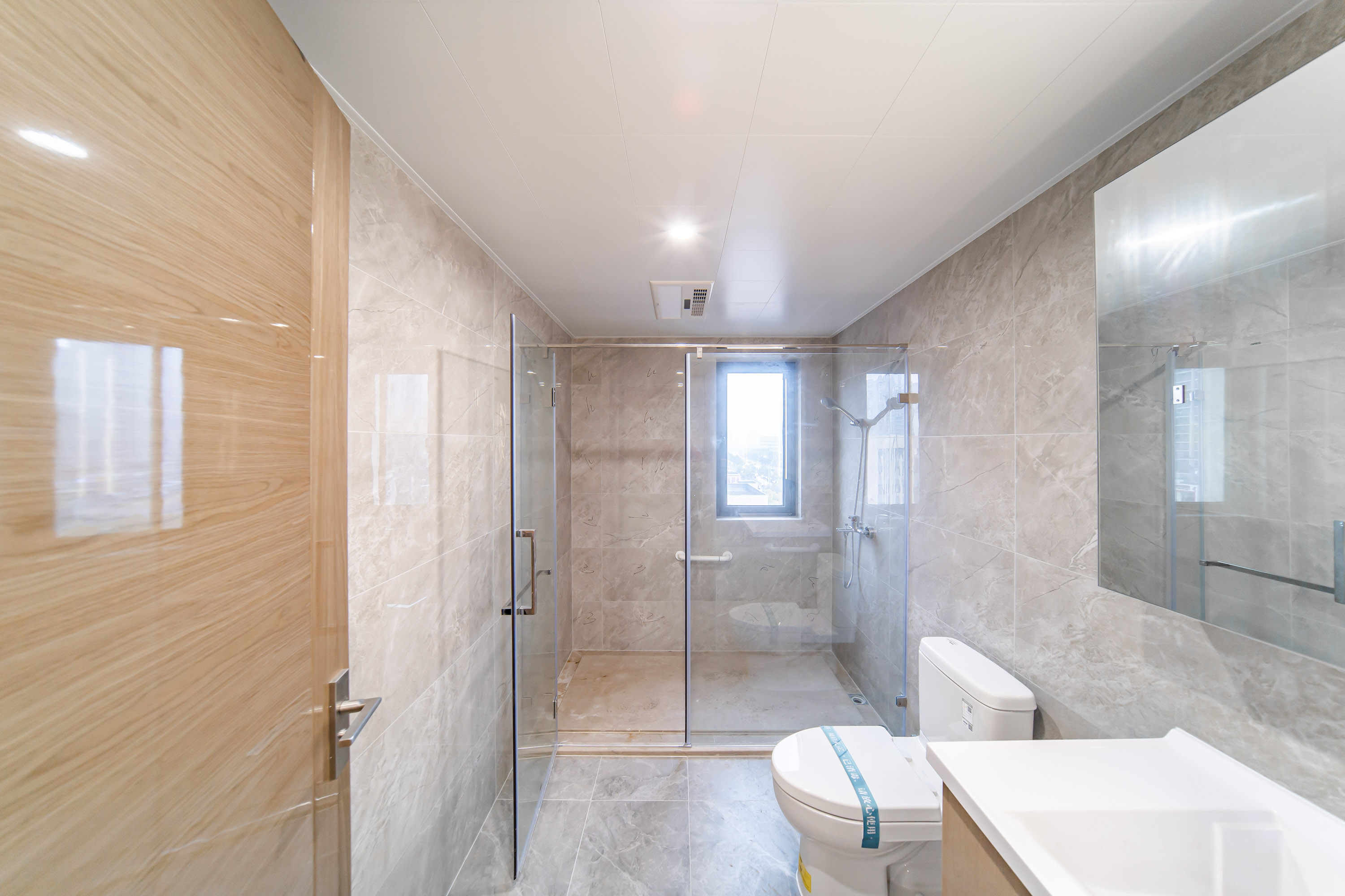 保利天汇 5室2厅3卫 336.0万 保利天汇 5室2厅3卫 336.0万卫生间