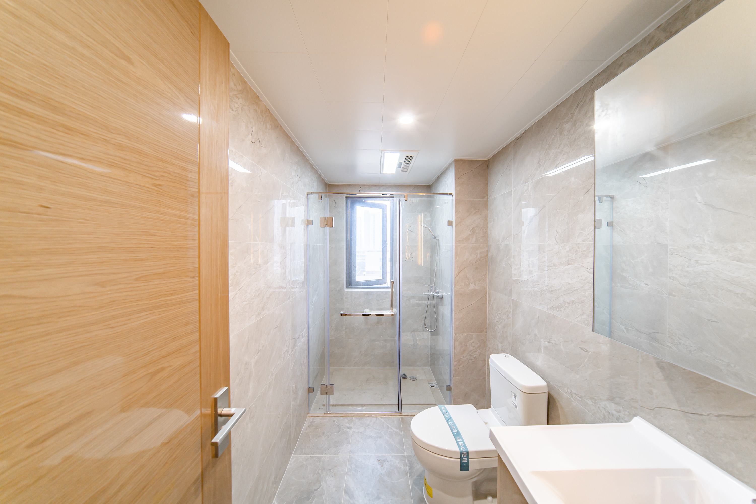 保利天汇 5室2厅3卫 336.0万 保利天汇 5室2厅3卫 336.0万卫生间