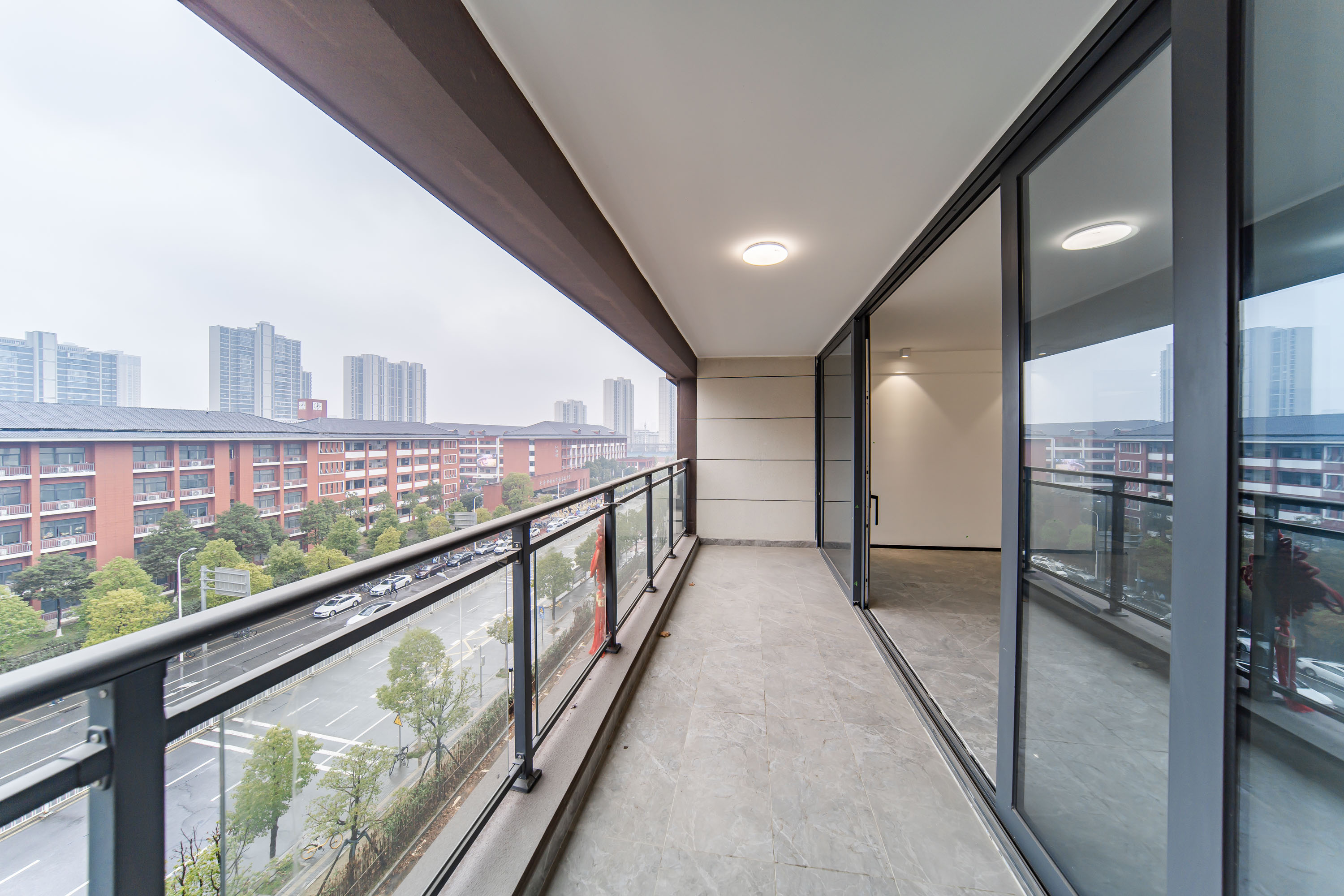 保利天汇 5室2厅3卫 336.0万 保利天汇 5室2厅3卫 336.0万阳台