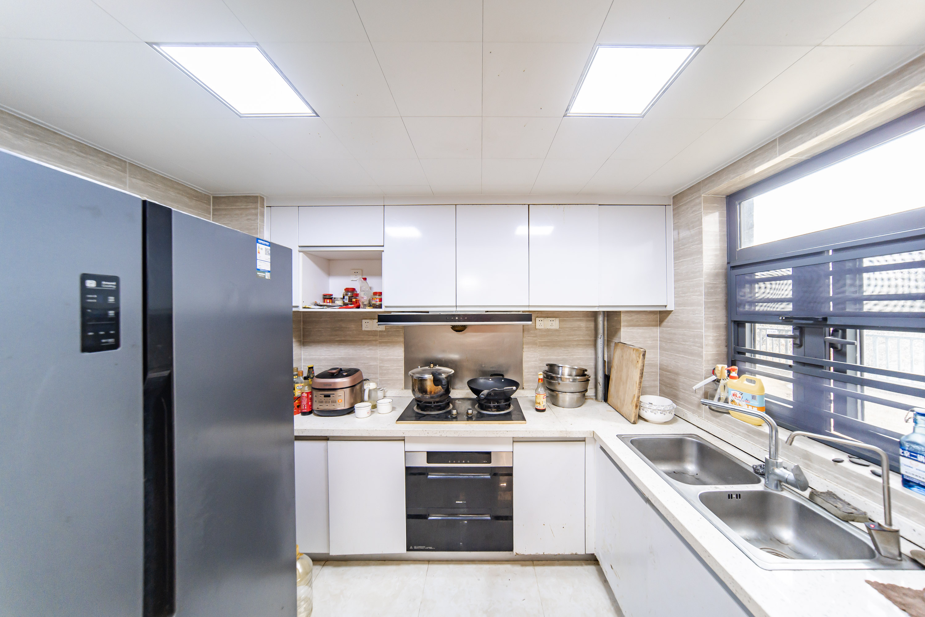 富力十号 4室2厅2卫 160.0万 富力十号 4室2厅2卫 160.0万厨房