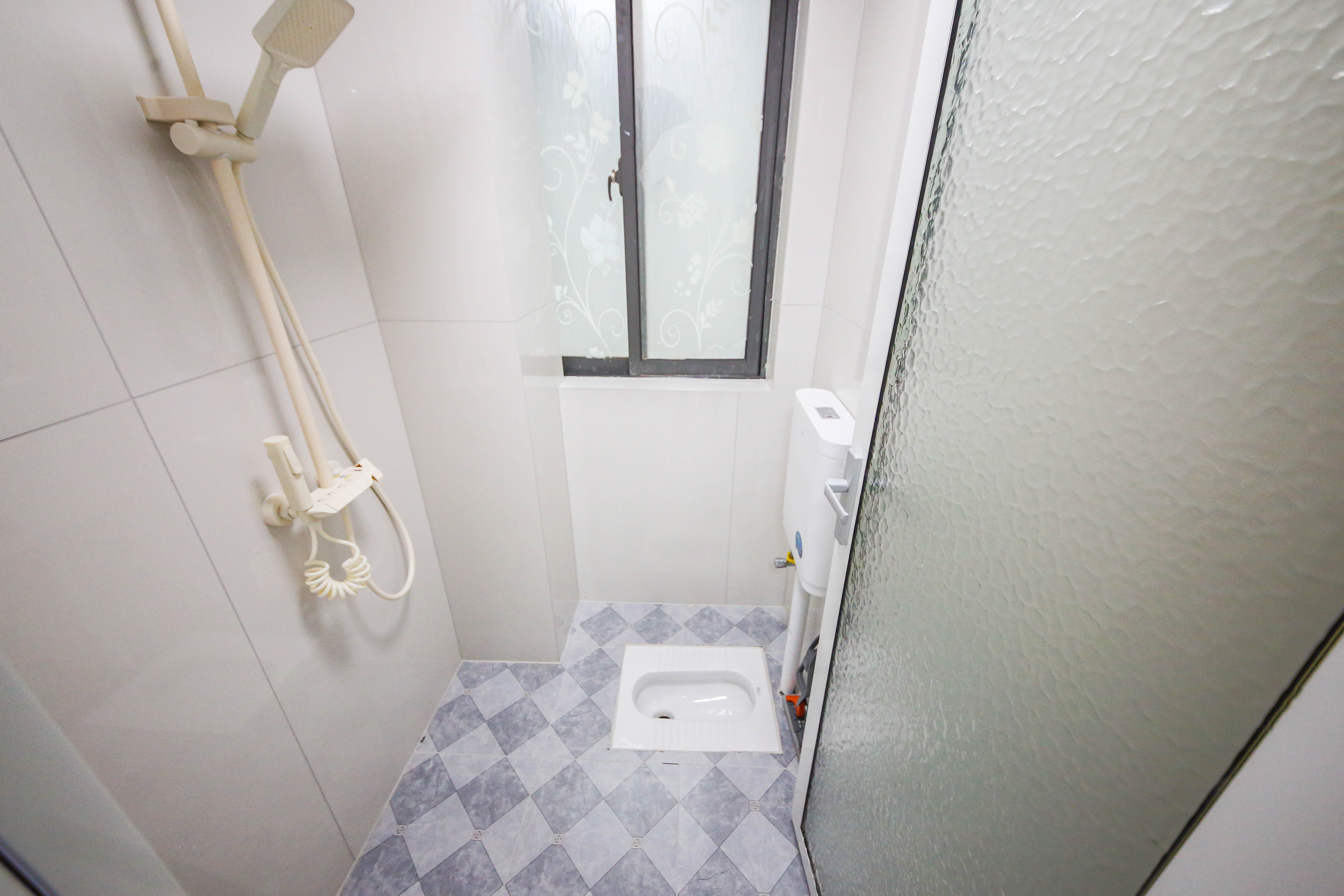 和庄  3室2厅1卫    72.8万卫生间