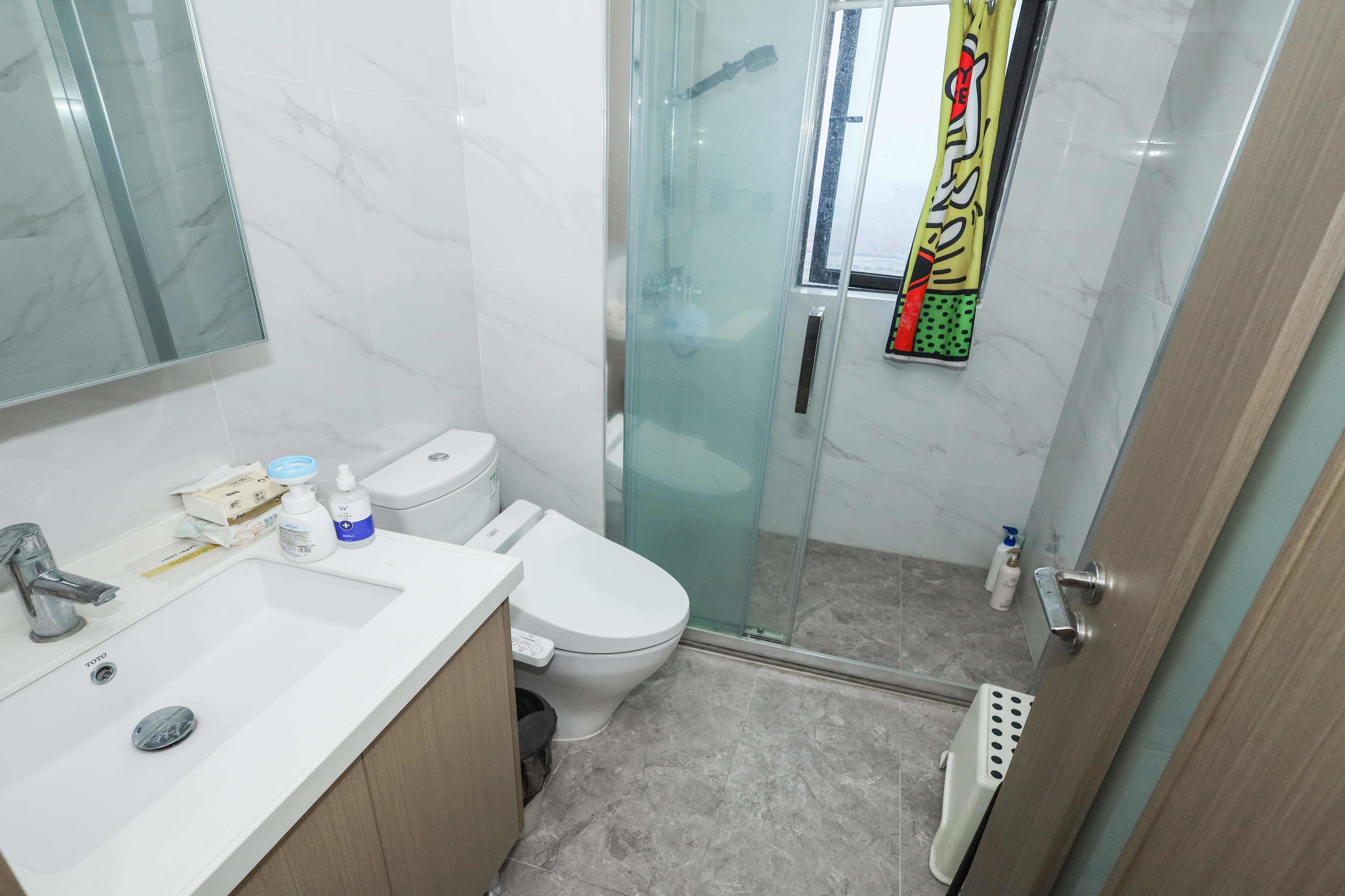 招商华发依云曦城 4室1厅1卫 130.0万 招商华发依云曦城 4室1厅1卫 130.0万卫生间