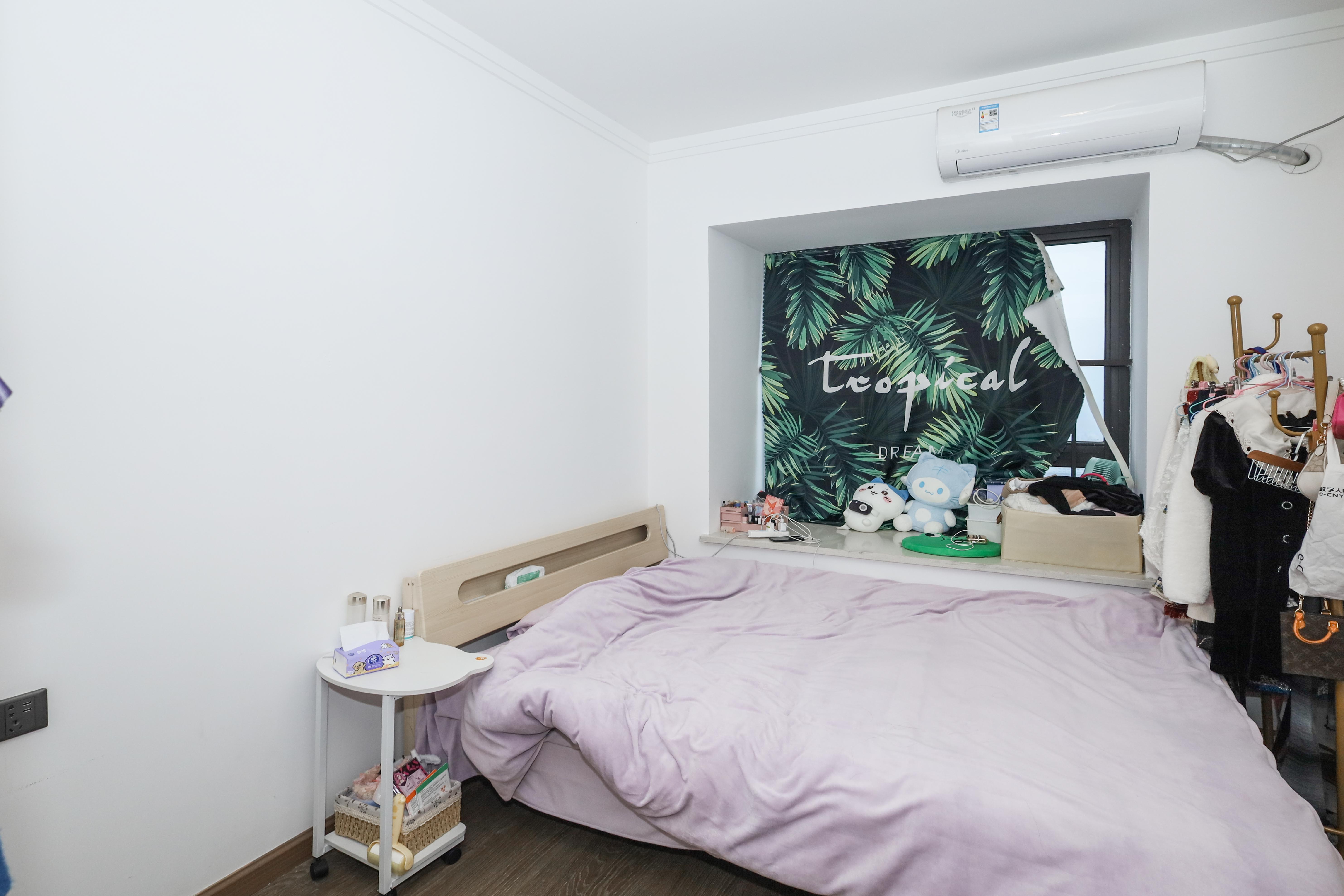 招商华发依云曦城 4室1厅1卫 130.0万 招商华发依云曦城 4室1厅1卫 130.0万卧室