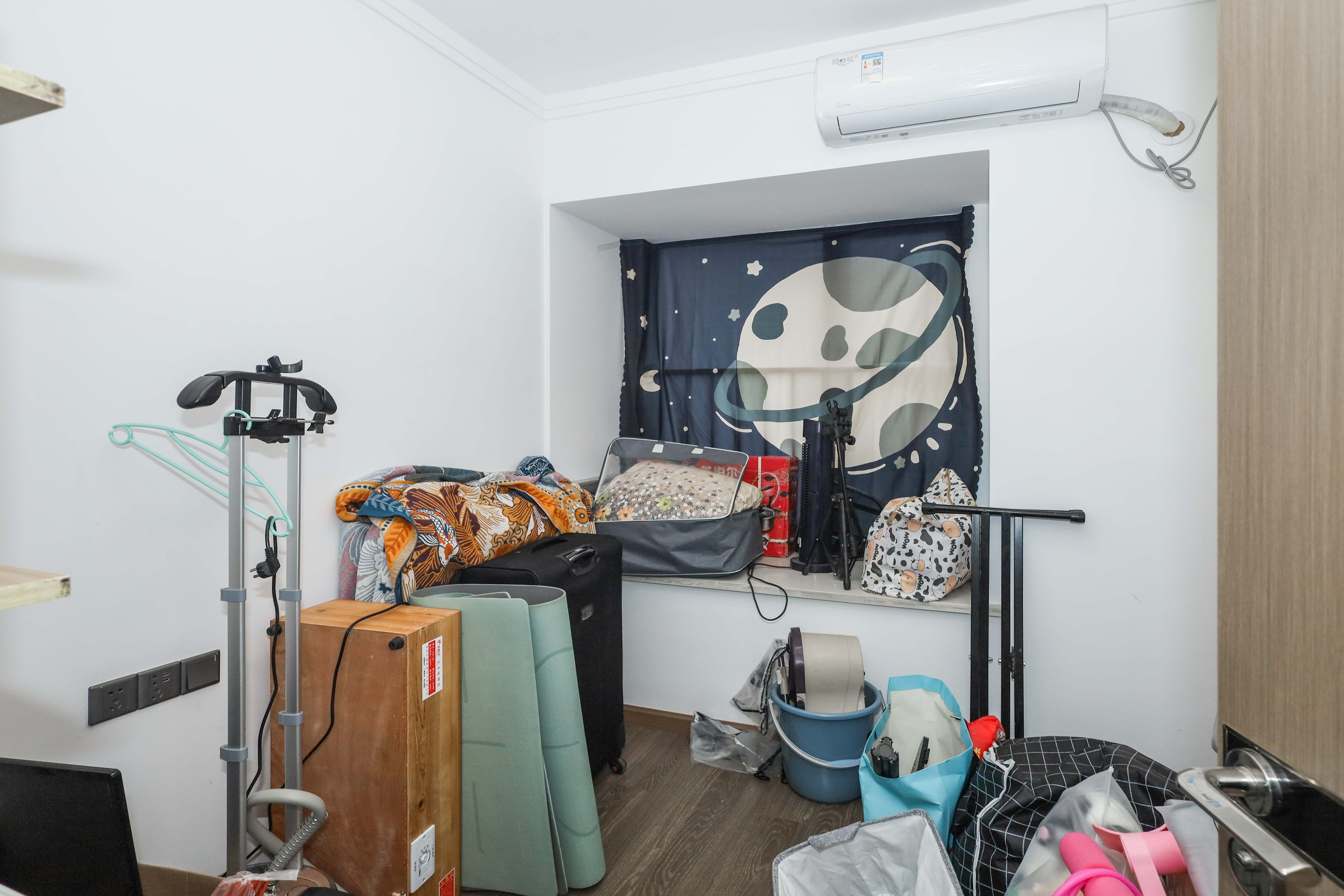 招商华发依云曦城 4室1厅1卫 130.0万 招商华发依云曦城 4室1厅1卫 130.0万卧室