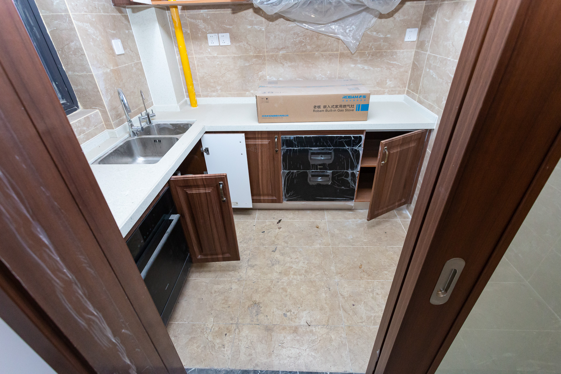 万润滨江天著  4室2厅2卫    180.0万 万润滨江天著  4室2厅2卫    180.0万厨房