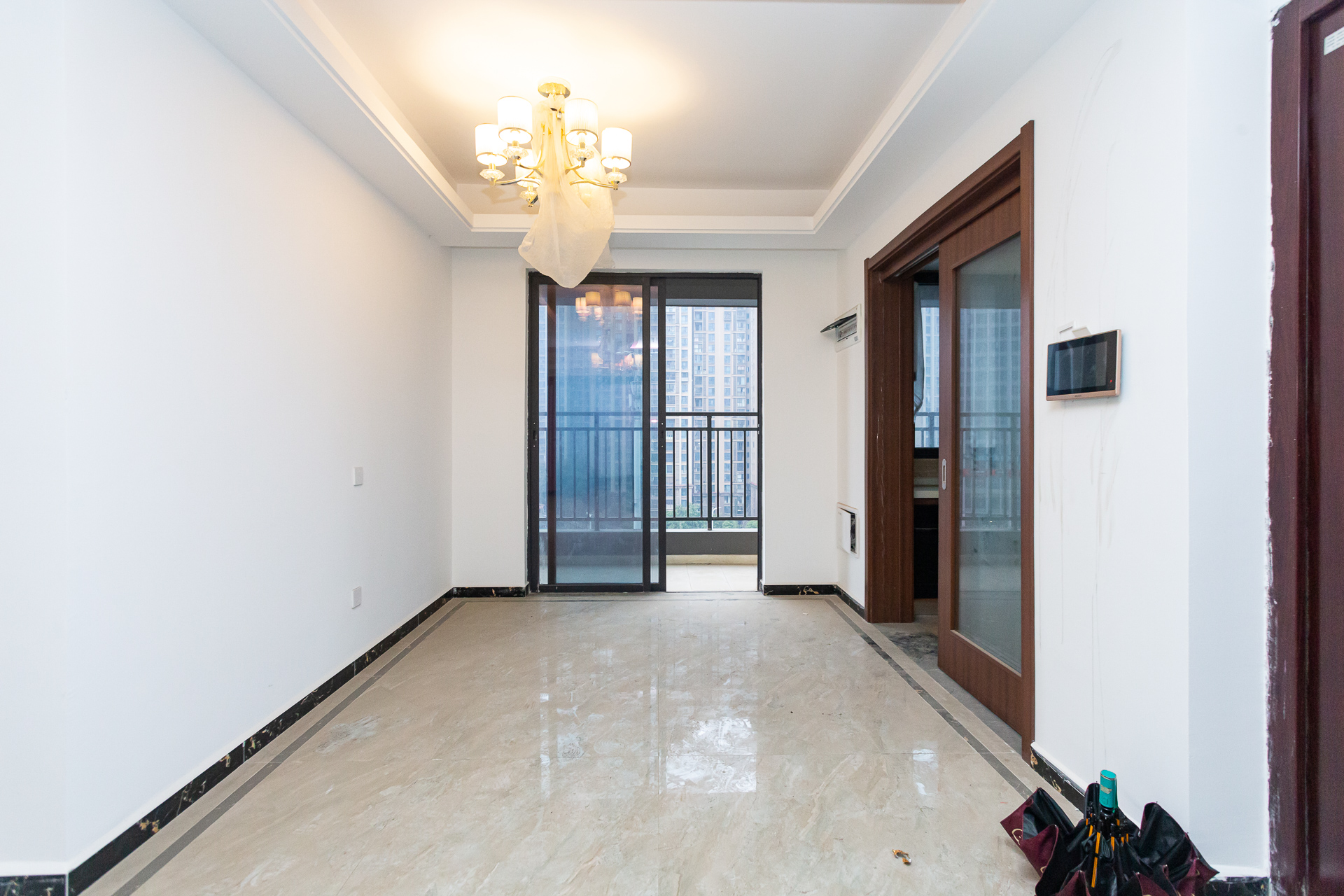 万润滨江天著  4室2厅2卫    180.0万 万润滨江天著  4室2厅2卫    180.0万客厅