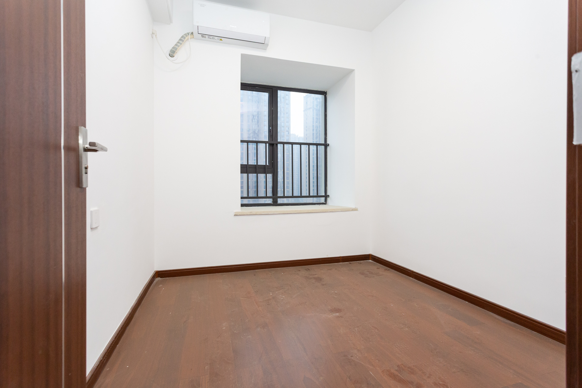 万润滨江天著  4室2厅2卫    180.0万 万润滨江天著  4室2厅2卫    180.0万卧室