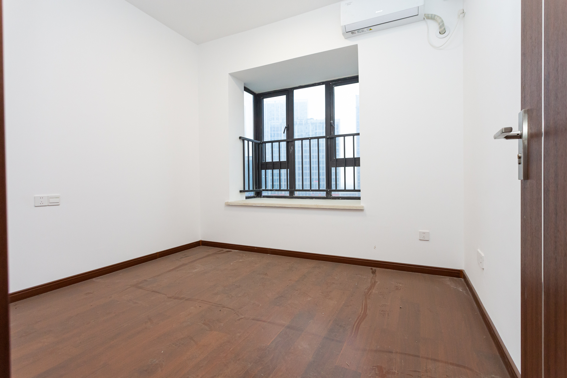 万润滨江天著  4室2厅2卫    180.0万 万润滨江天著  4室2厅2卫    180.0万卧室