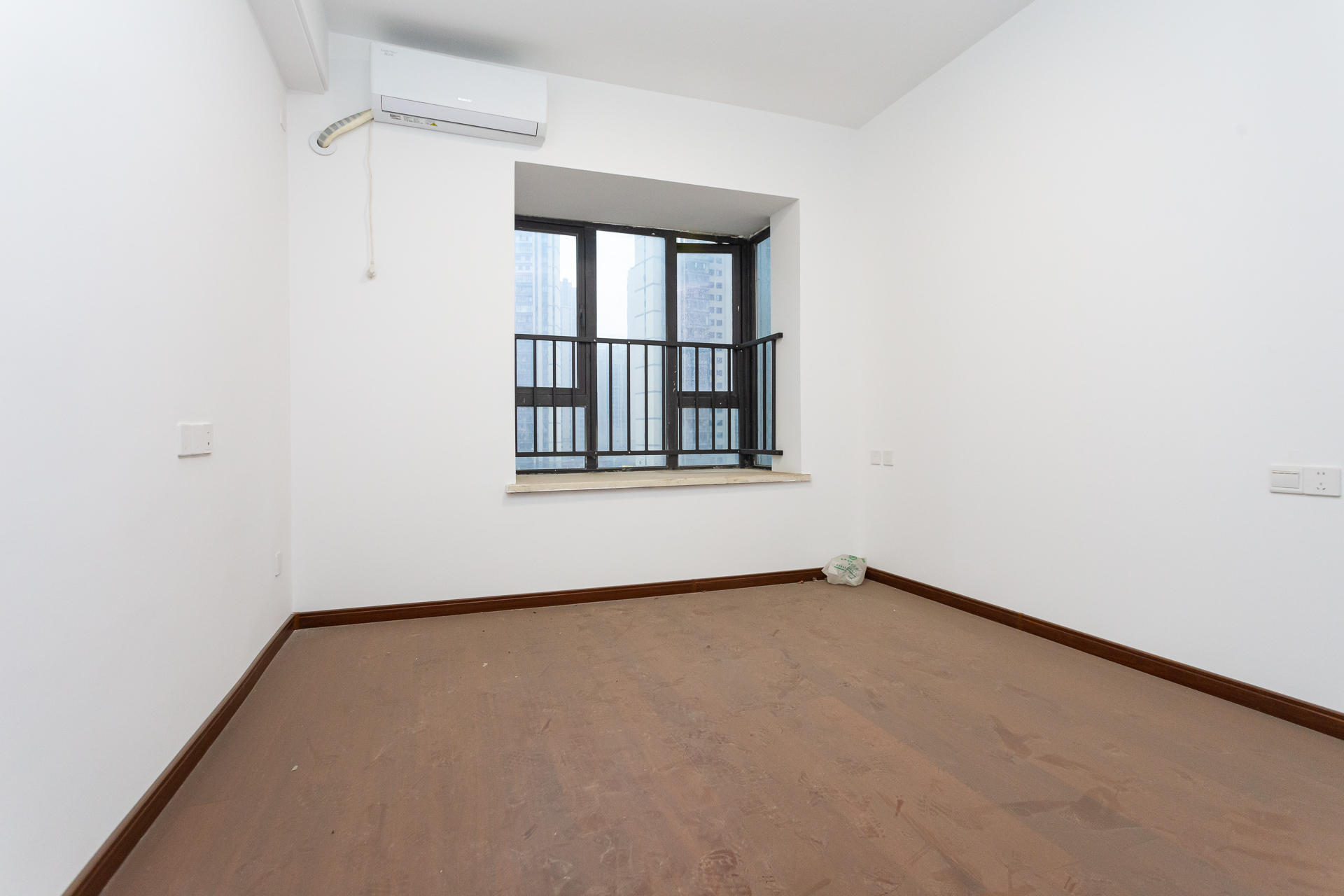 万润滨江天著  4室2厅2卫    180.0万 万润滨江天著  4室2厅2卫    180.0万卧室