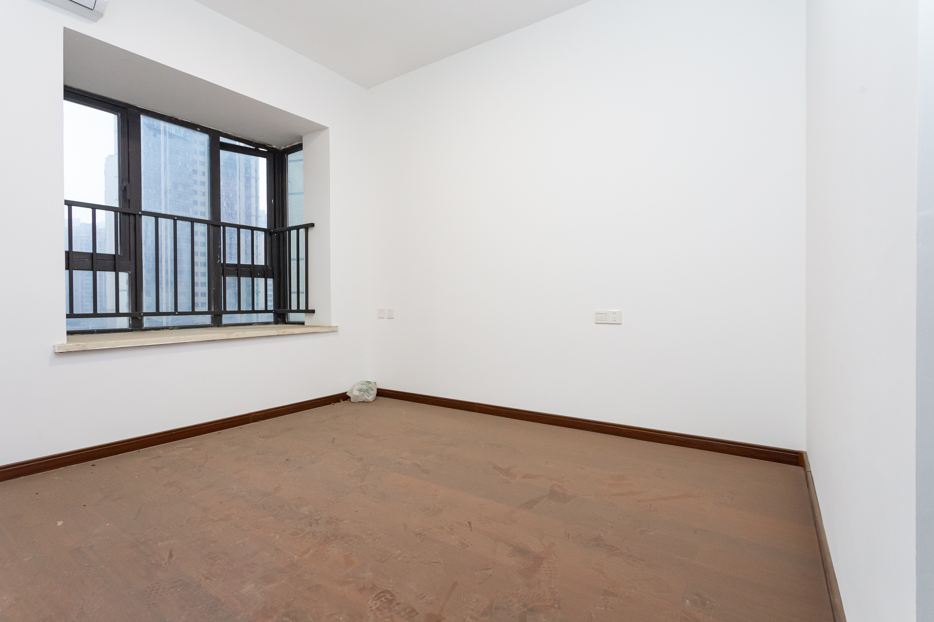 万润滨江天著  4室2厅2卫    180.0万 万润滨江天著  4室2厅2卫    180.0万卧室