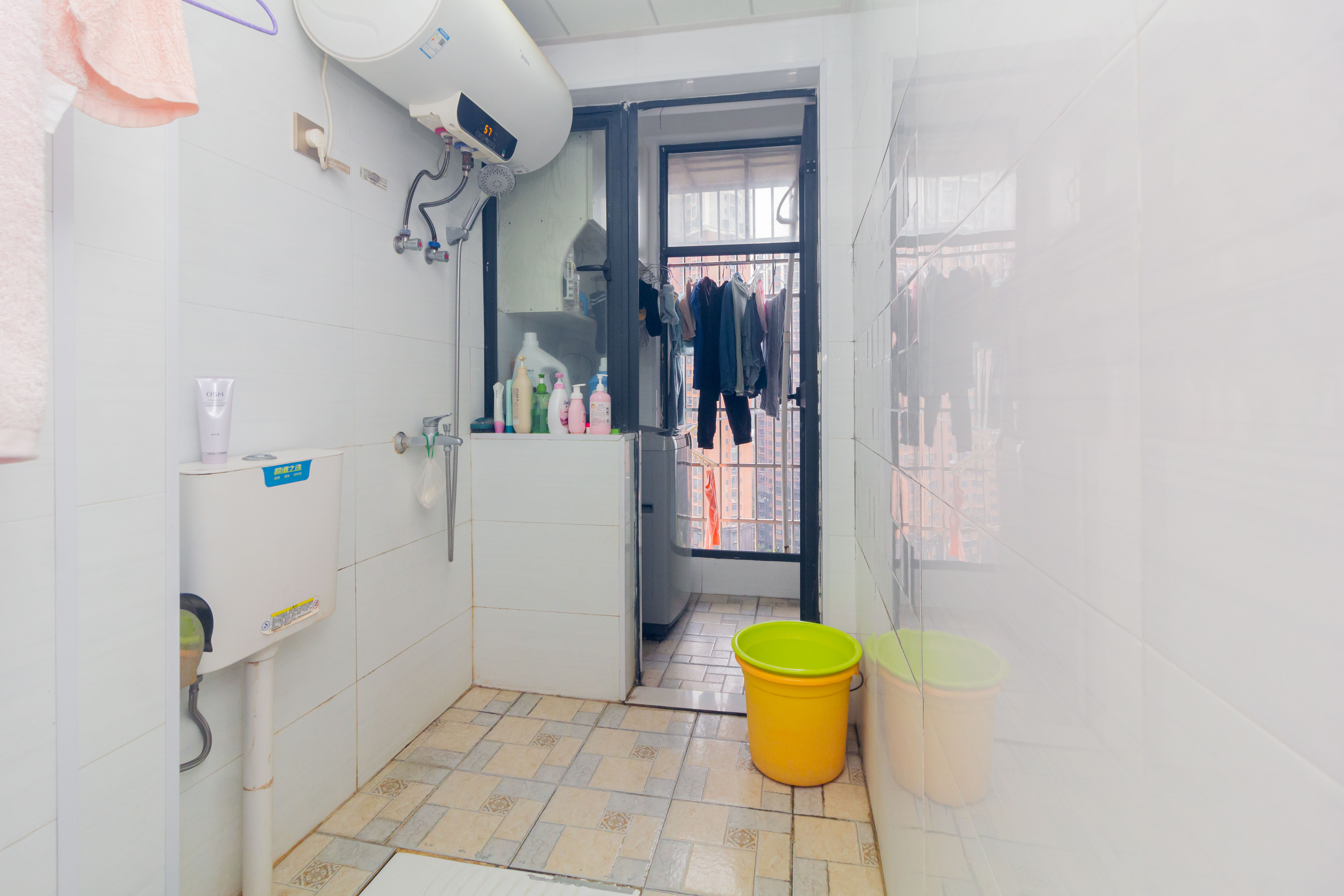 方略90公馆  2室1厅1卫    38.0万 方略90公馆  2室1厅1卫    38.0万卫生间